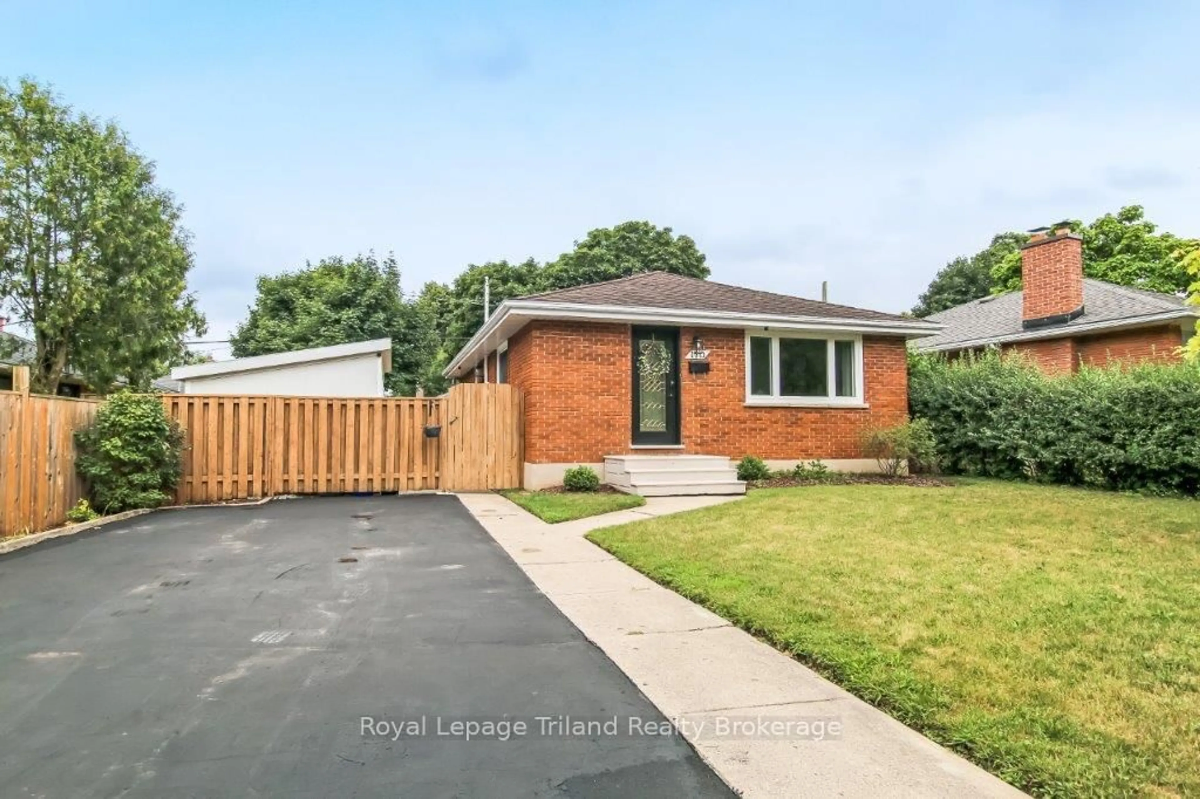 Home with brick exterior material, street for 170 Laurentian Dr, London East Ontario N5W 1P2