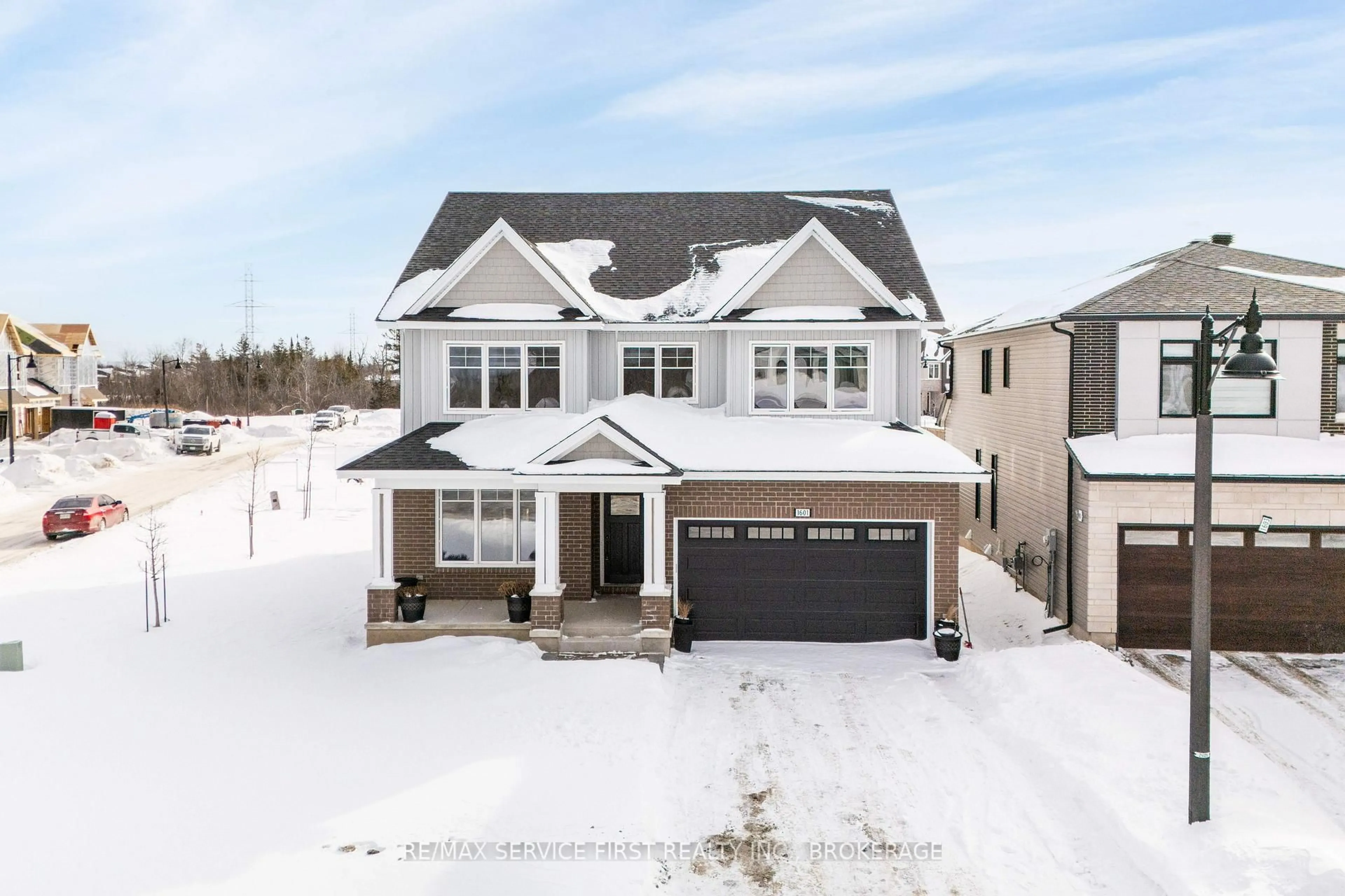 A pic from outside/outdoor area/front of a property/back of a property/a pic from drone, street for 1601 Willow Crt, Kingston Ontario K7P 0S6