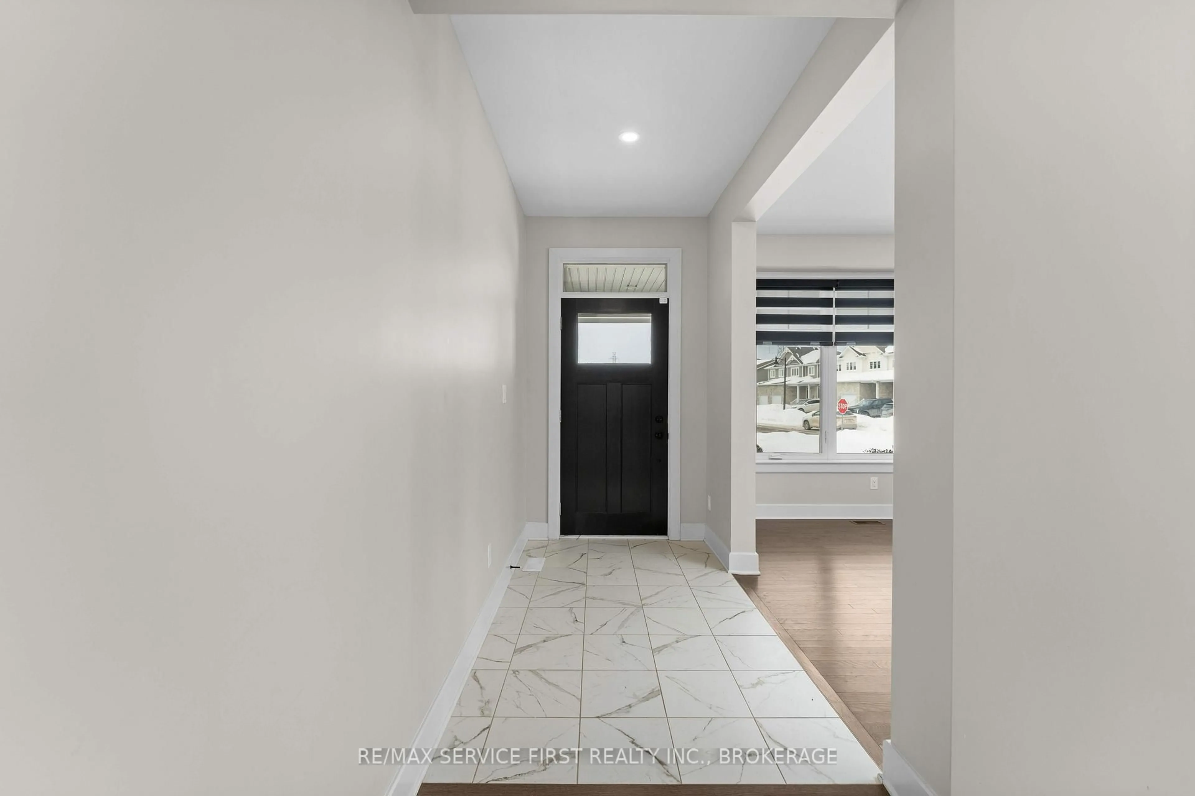 Indoor entryway for 1601 Willow Crt, Kingston Ontario K7P 0S6