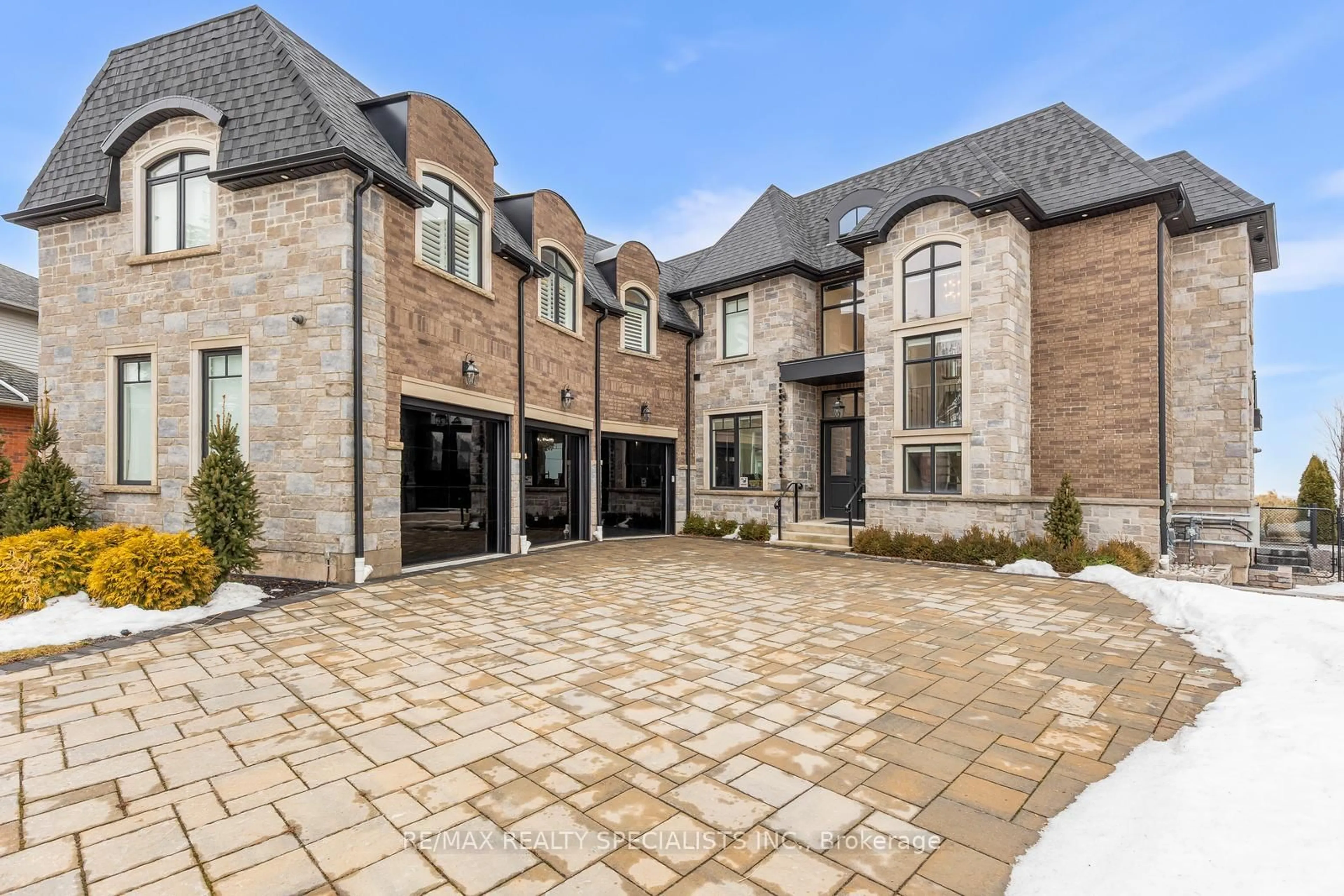 Home with brick exterior material, street for 16 SHORELINE Cres, Grimsby Ontario L3M 5B2