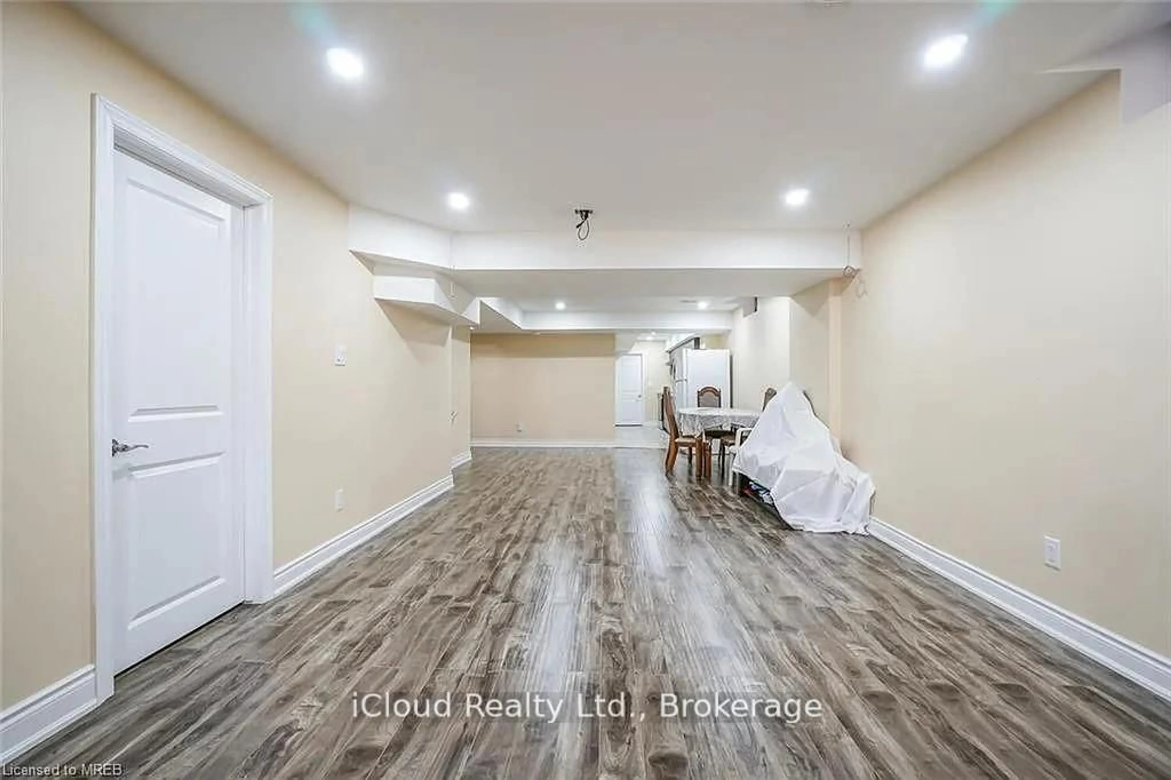 A pic of a room for 88 West Glen Ave, Hamilton Ontario L8J 0H8