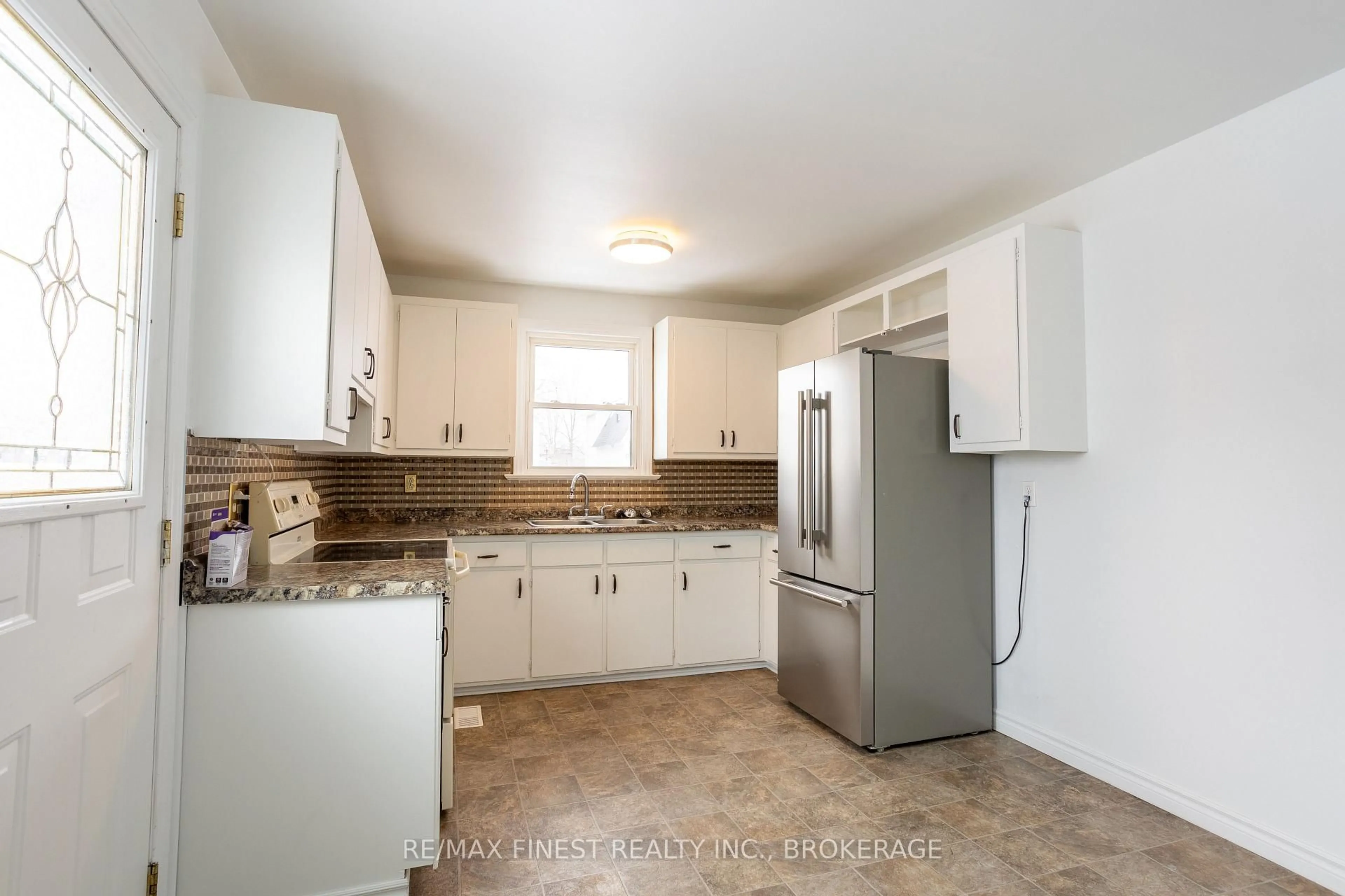 Standard kitchen, ceramic/tile floor for 559 MacDonnell St, Kingston Ontario K7K 4W9