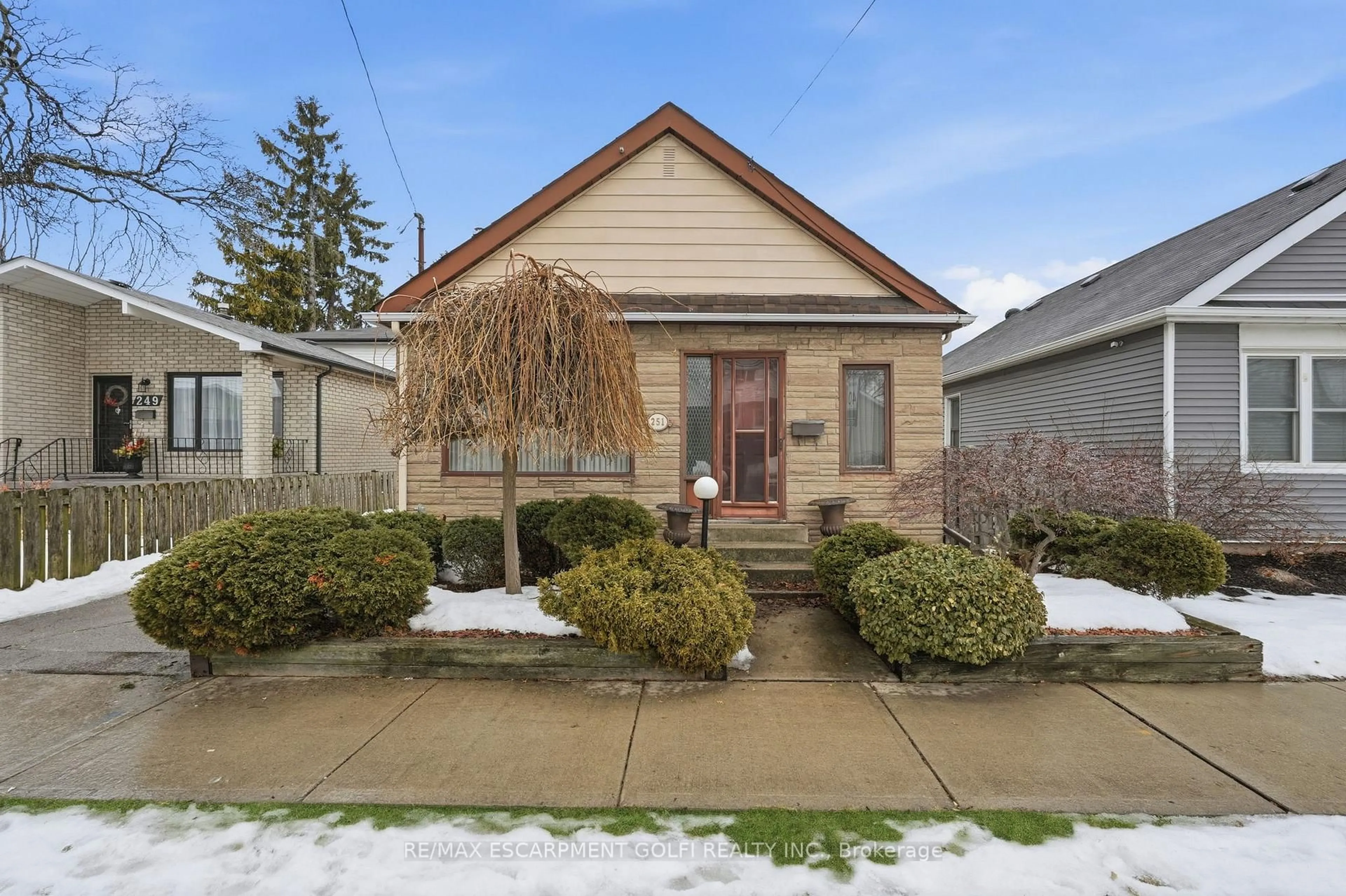 Unknown for 251 Brucedale Ave, Hamilton Ontario L9A 1P5