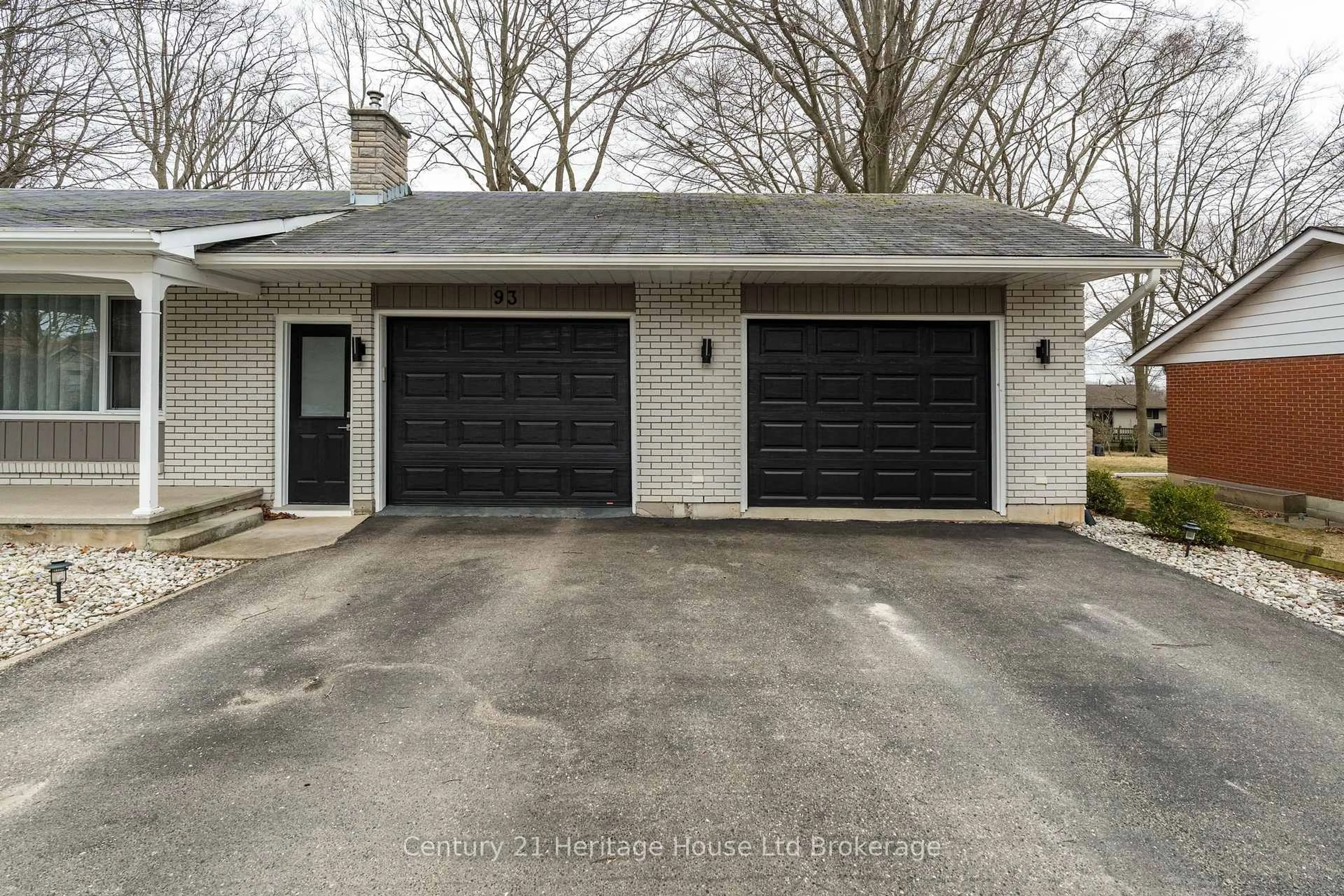 Indoor garage for 93 James Ave, Tillsonburg Ontario N4G 1A7