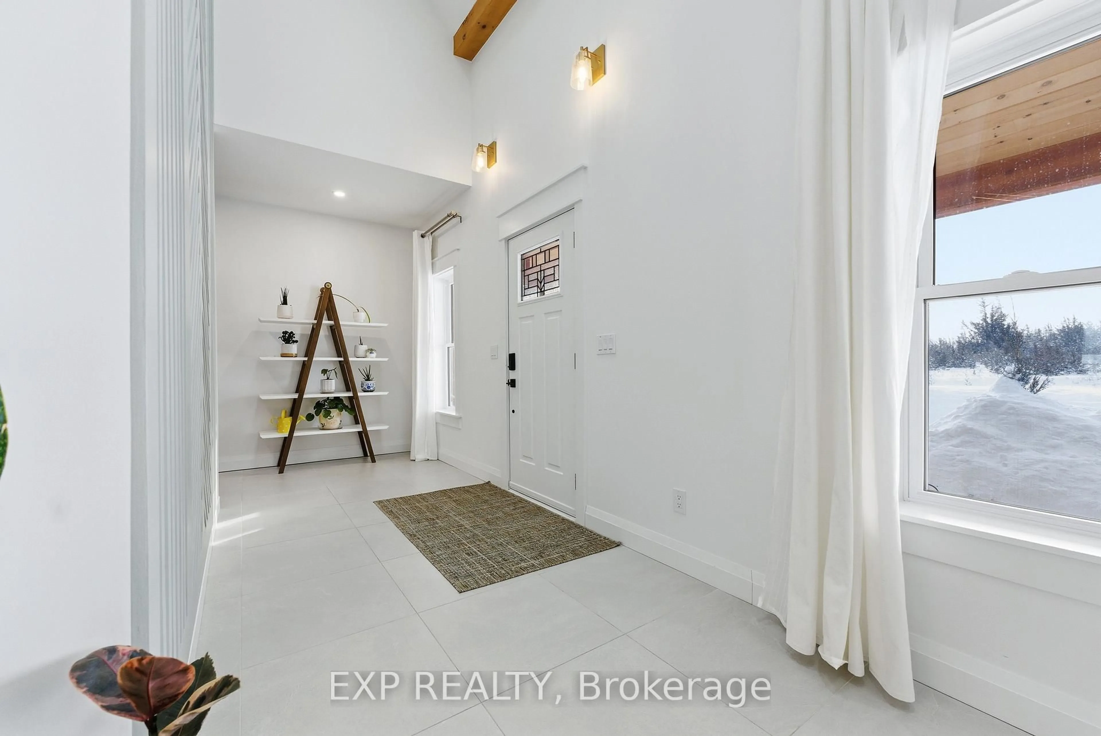 Indoor entryway for 3289 Blessington Rd, Shannonville Ontario K0K 3A0