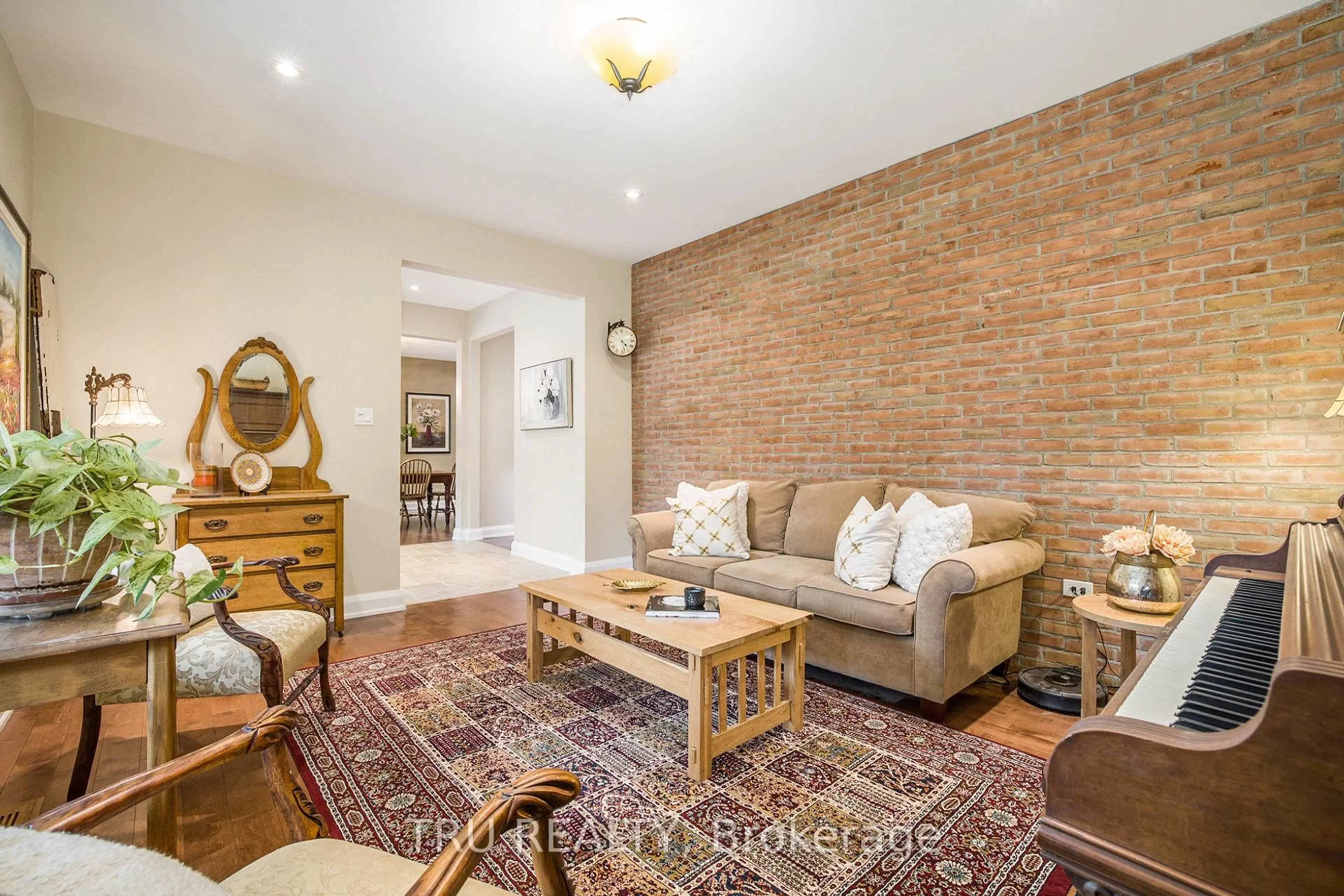 Living room with furniture, unknown for 2465 Marchurst Rd, Kanata Ontario K2W 0H2