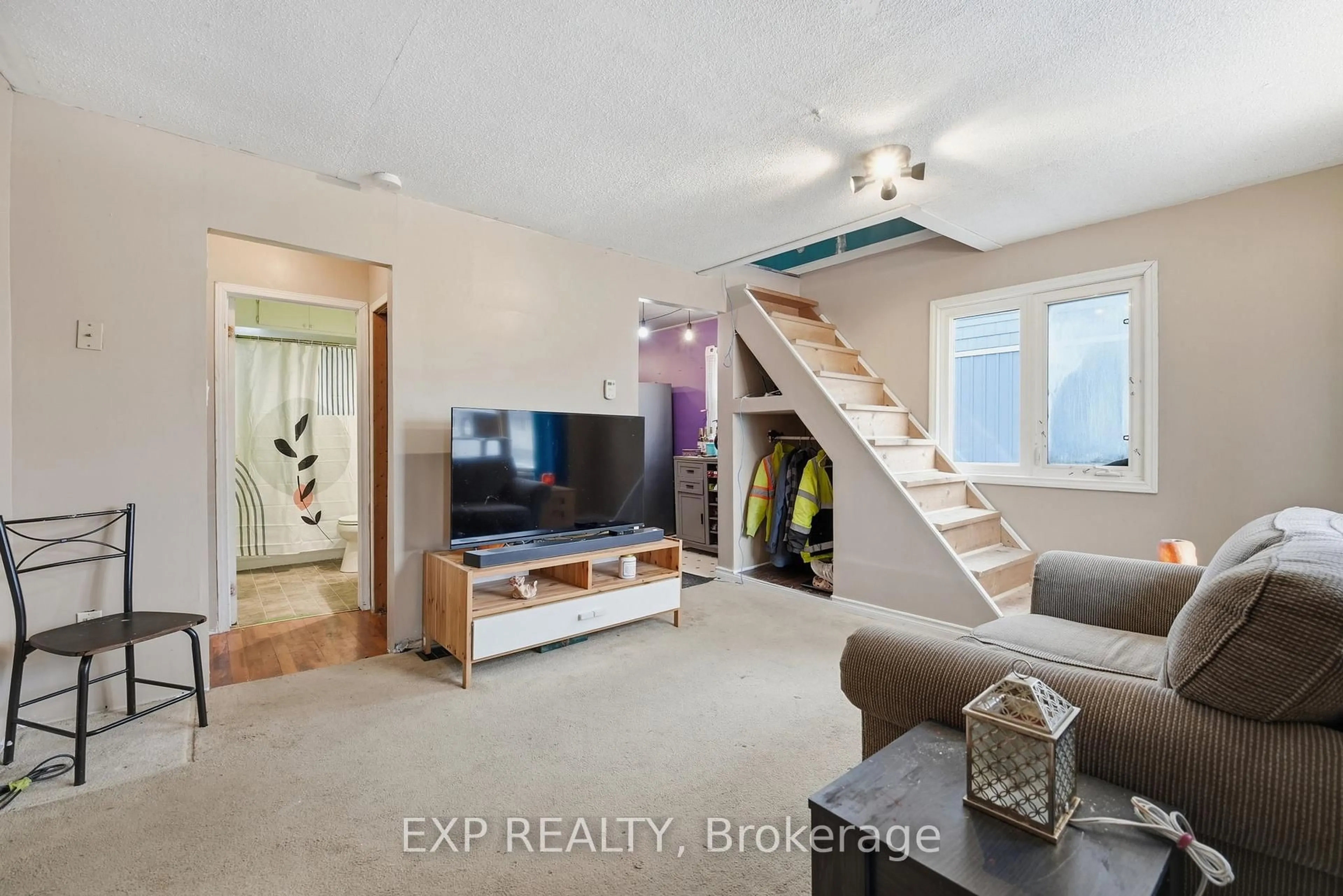 Living room with furniture, unknown for 5 Cardiff St, St. Catharines Ontario L2R 2X4