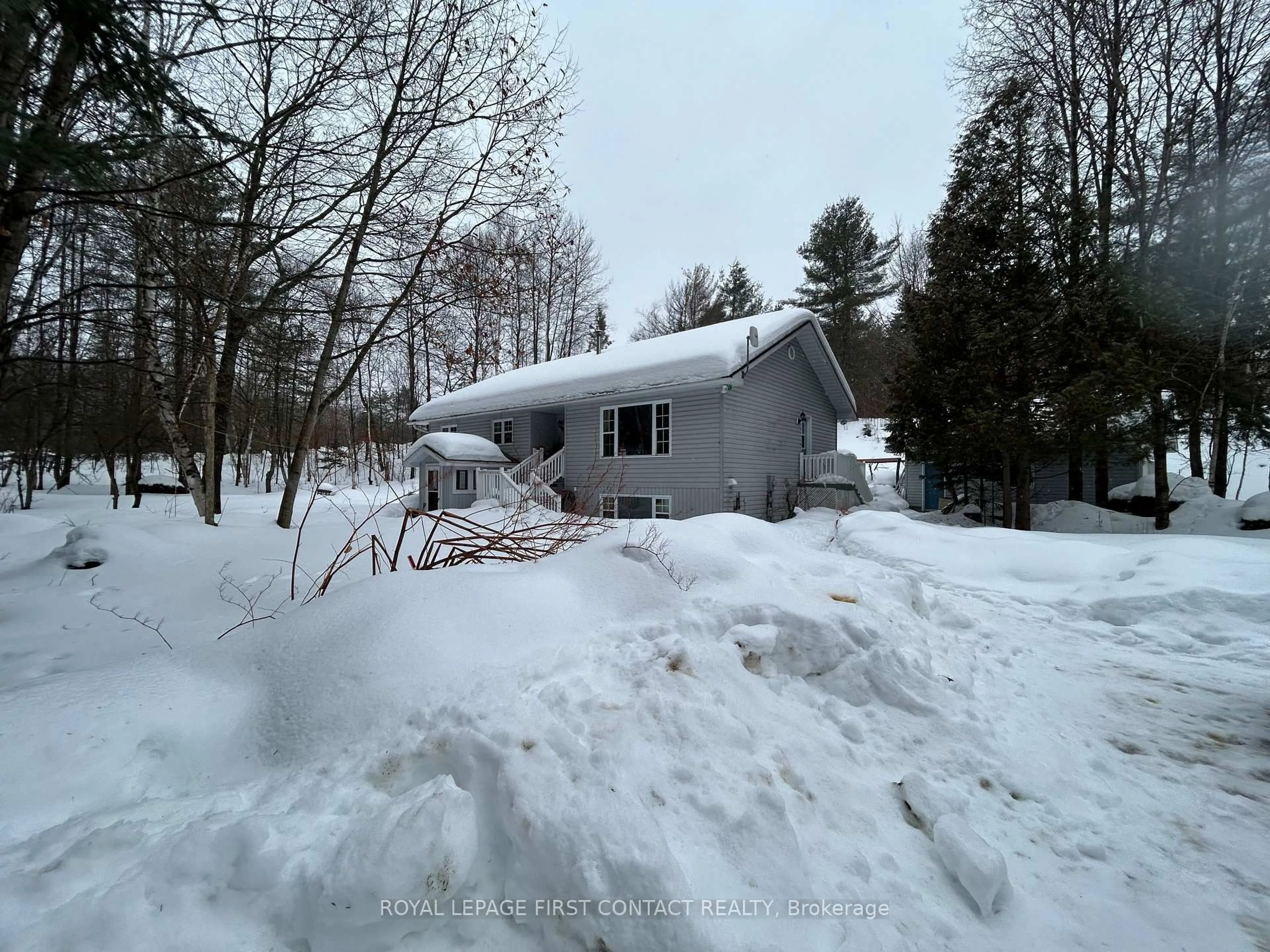 A pic from outside/outdoor area/front of a property/back of a property/a pic from drone, street for 1041 Welch Rd, Minden Hills Ontario K0M 2K0