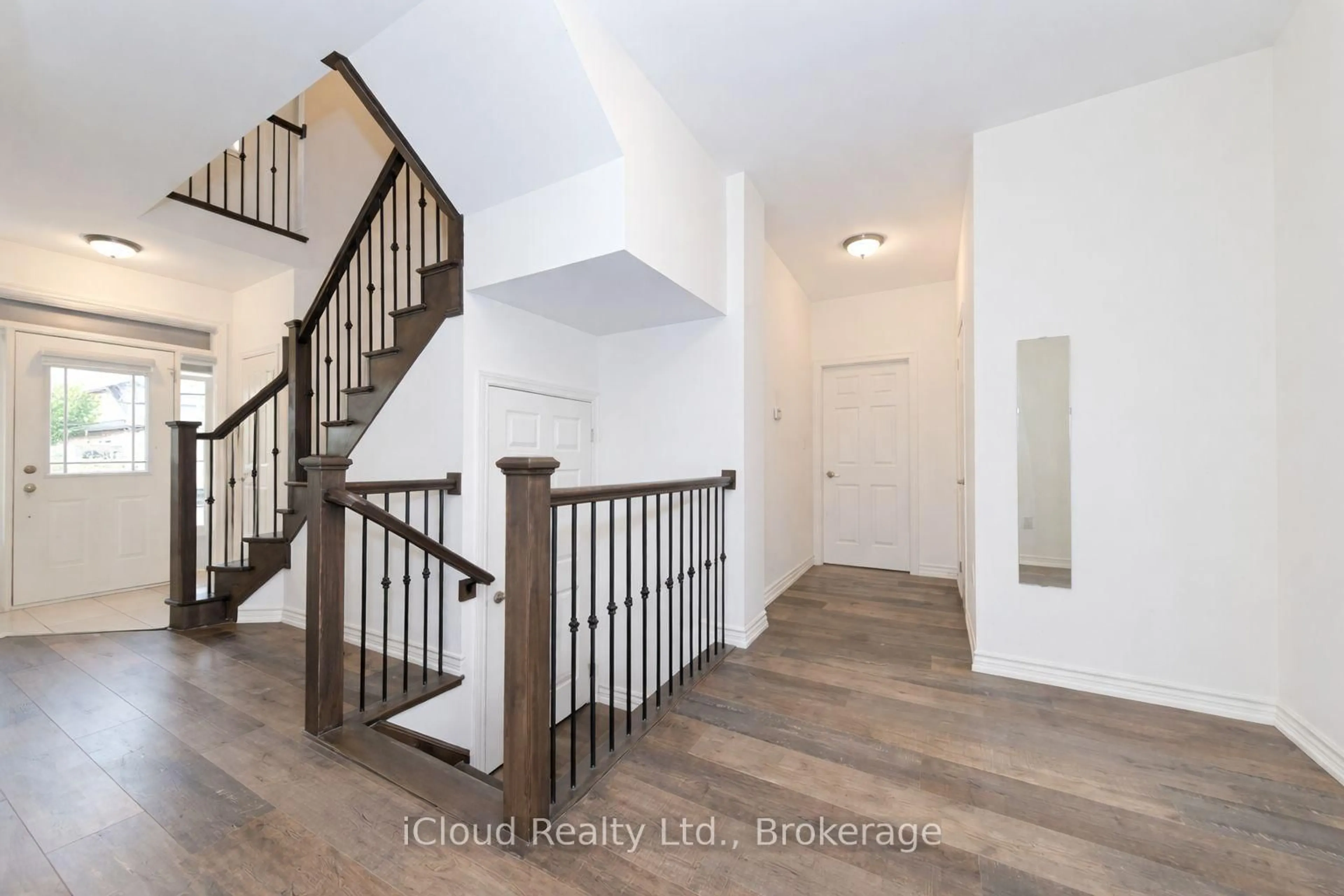 Indoor entryway for 1645 Marina Dr, Fort Erie Ontario L2A 0C9