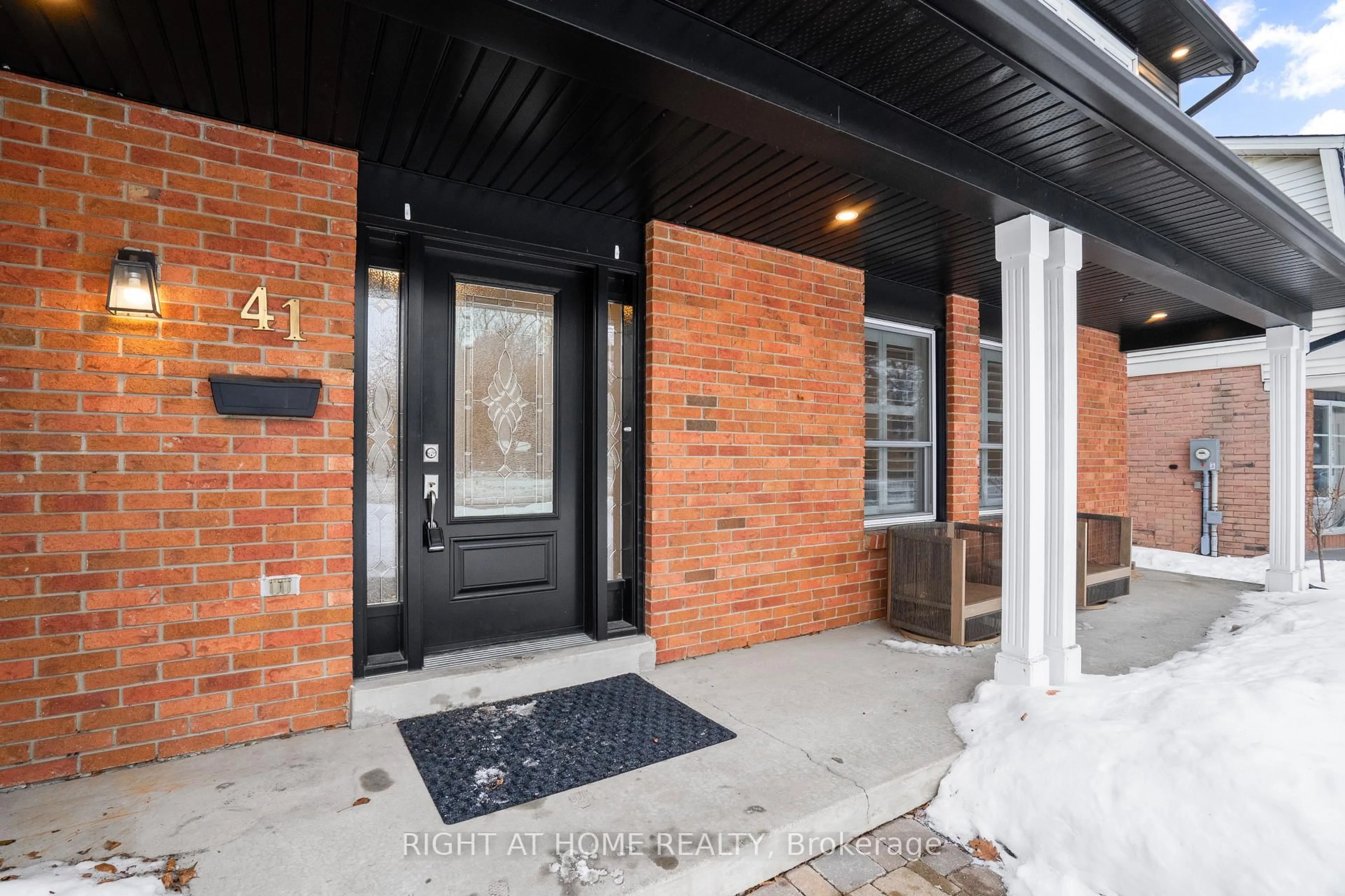 Unknown for 41 Amberly Blvd, Hamilton Ontario L9G 3R9