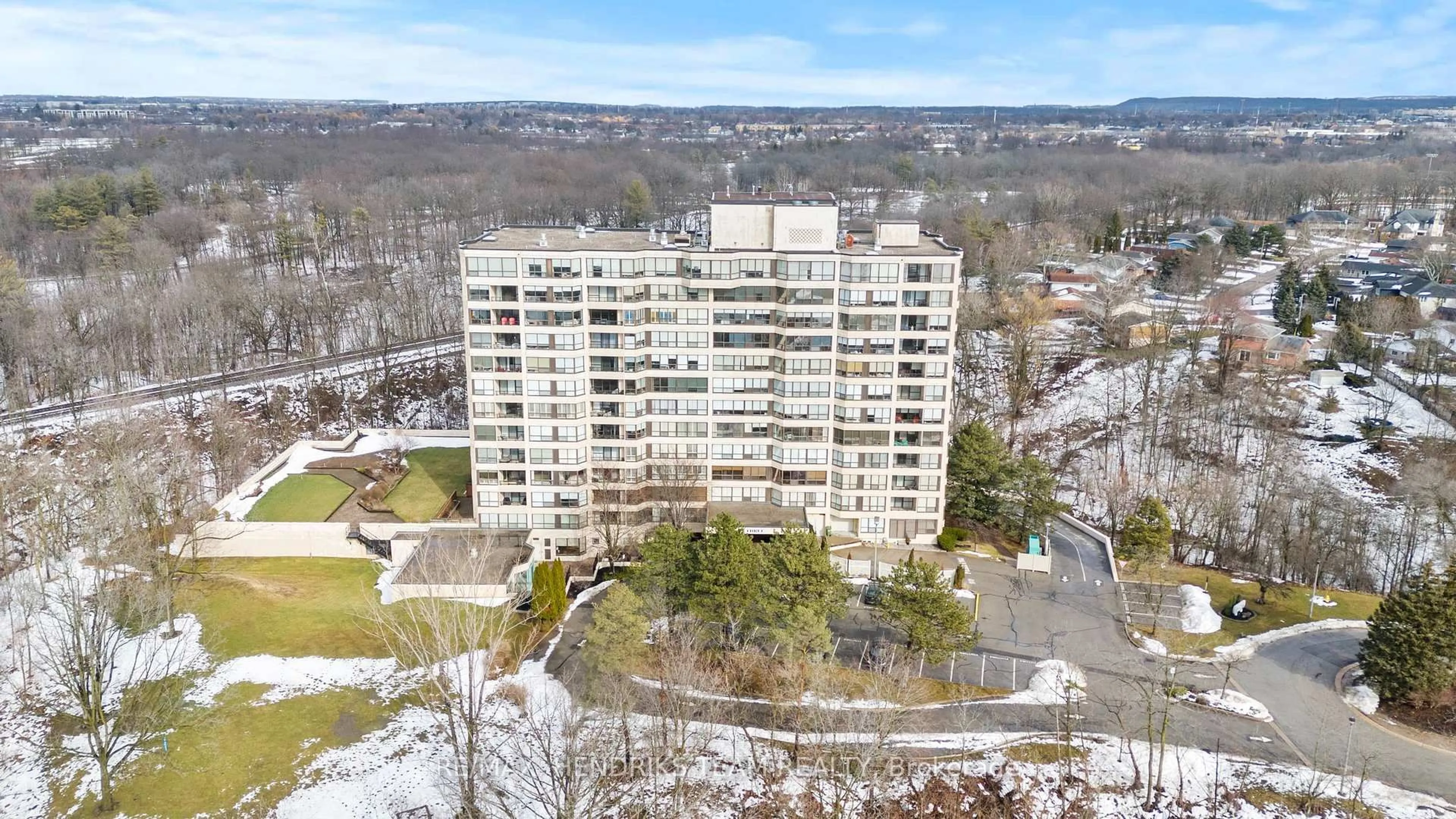 A pic from outside/outdoor area/front of a property/back of a property/a pic from drone, unknown for 3 Towering Heights Blvd #502, St. Catharines Ontario L2T 4A4