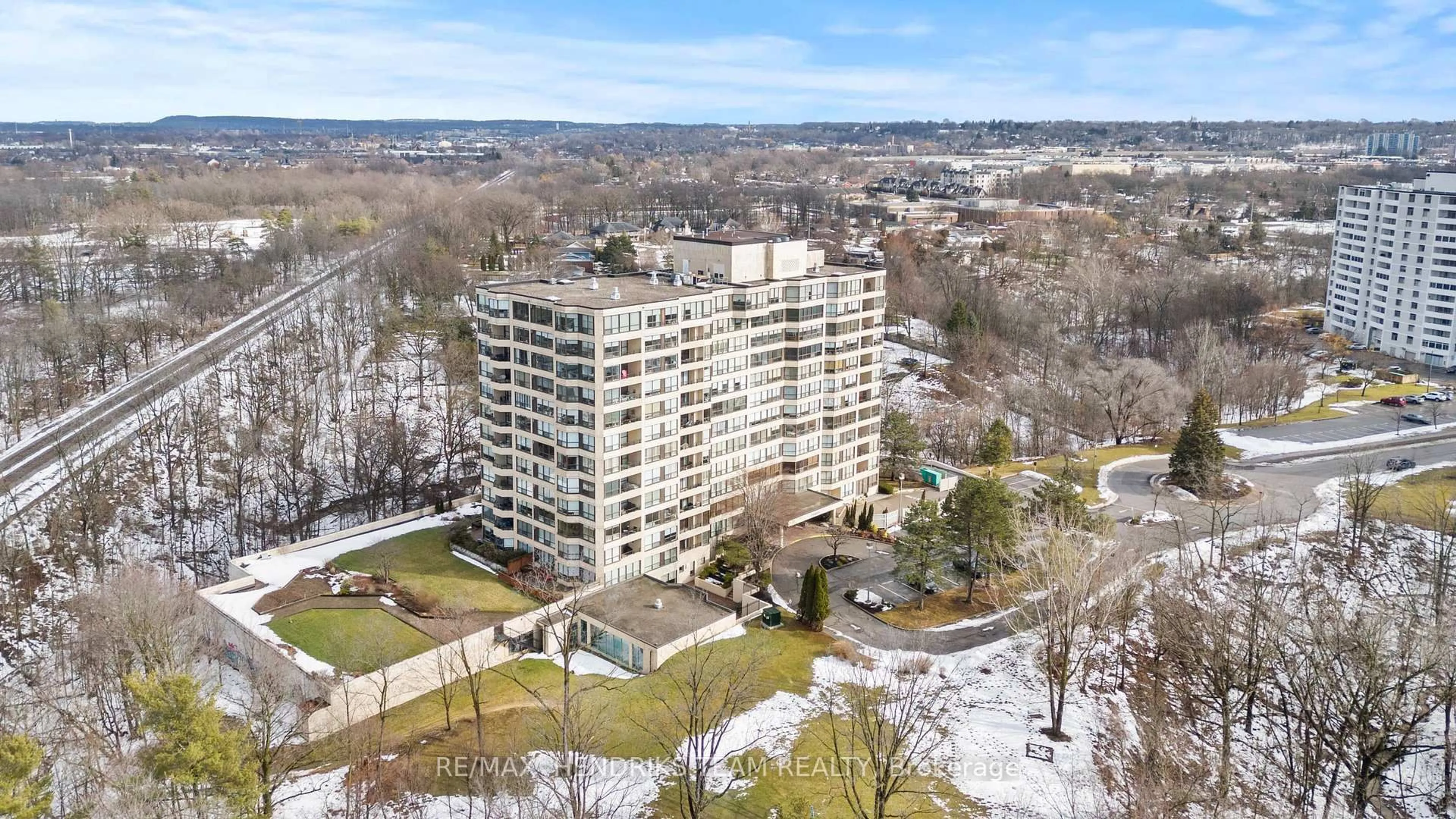 A pic from outside/outdoor area/front of a property/back of a property/a pic from drone, unknown for 3 Towering Heights Blvd #502, St. Catharines Ontario L2T 4A4