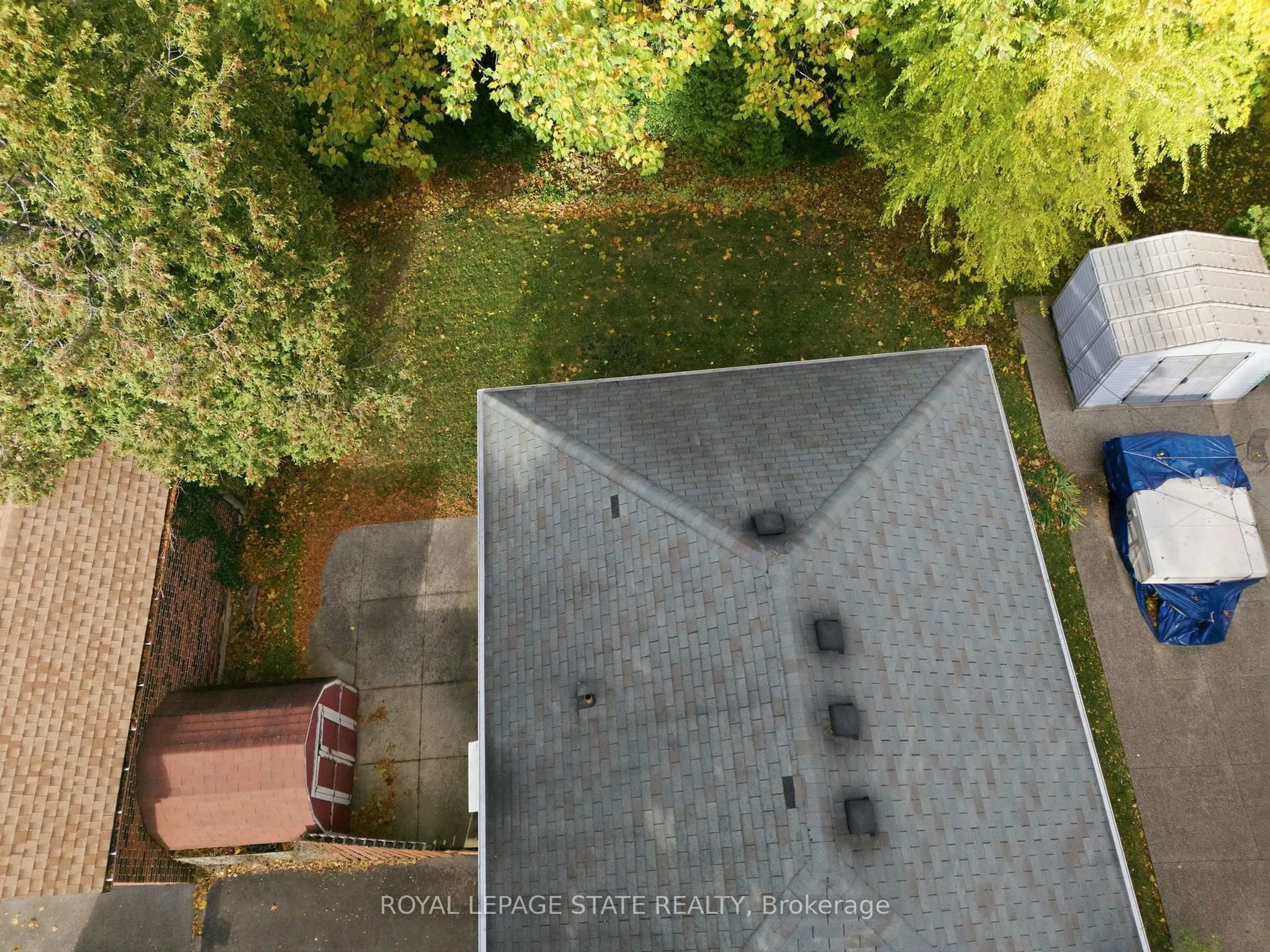 A pic from outside/outdoor area/front of a property/back of a property/a pic from drone, city buildings view from balcony for 298 Sanatorium Rd, Hamilton Ontario L9C 2A2
