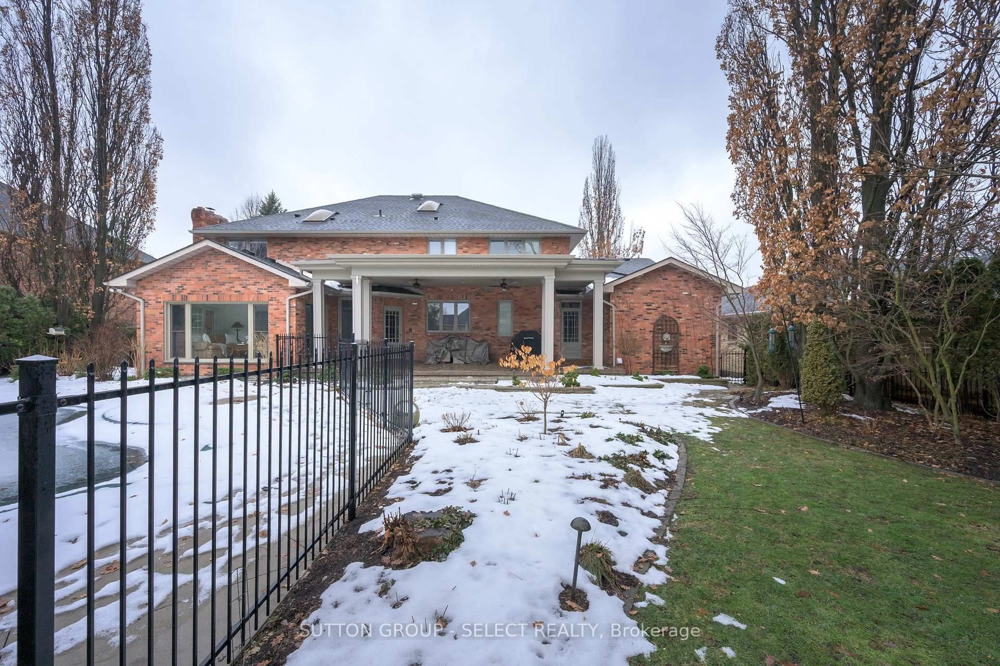 Home with brick exterior material, unknown for 95 Highland Woods Crt, London South Ontario N6C 5X2