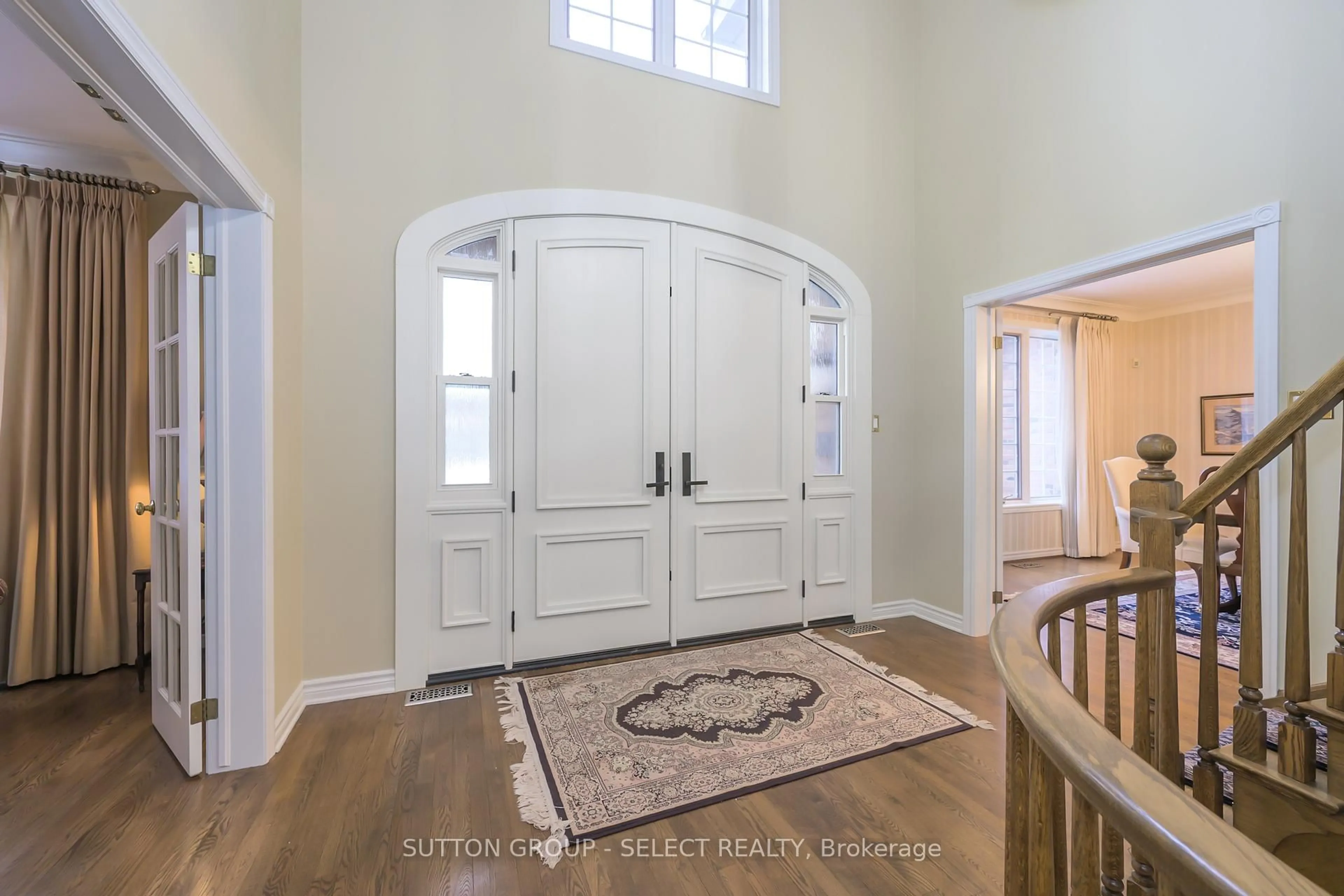 Indoor entryway for 95 Highland Woods Crt, London South Ontario N6C 5X2