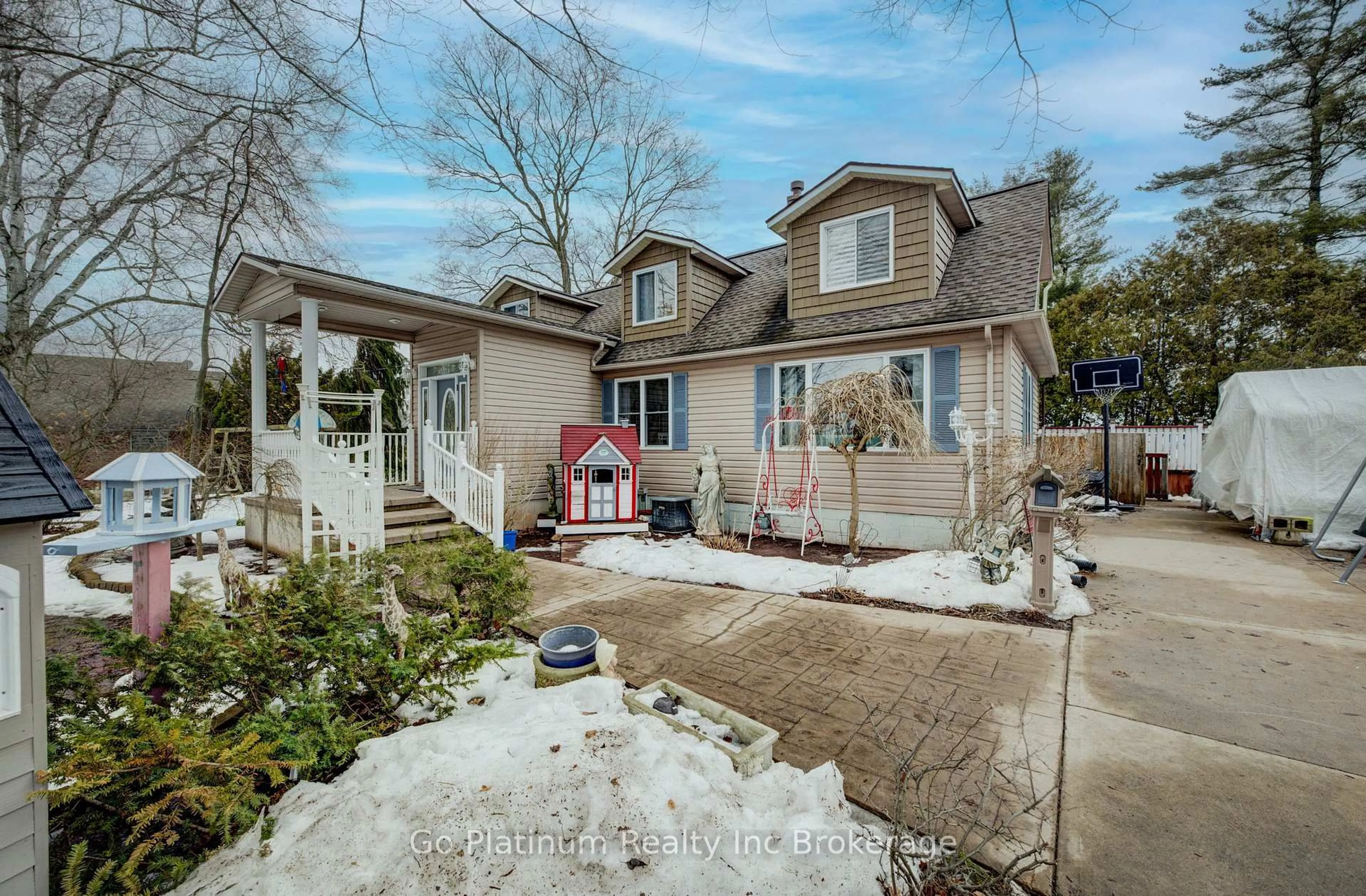 A pic from outside/outdoor area/front of a property/back of a property/a pic from drone, street for 107 Dover St, Norwich Ontario N0J 1R0