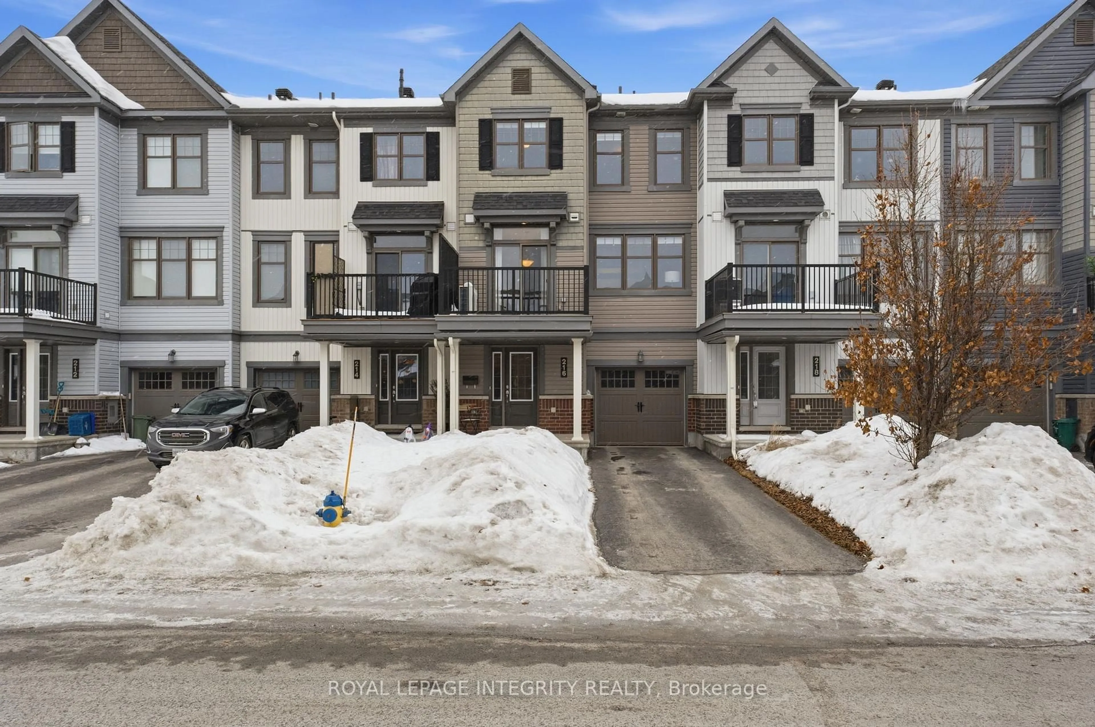 A pic from outside/outdoor area/front of a property/back of a property/a pic from drone, street for 216 Halyard Way, Ottawa Ontario K2S 1B9