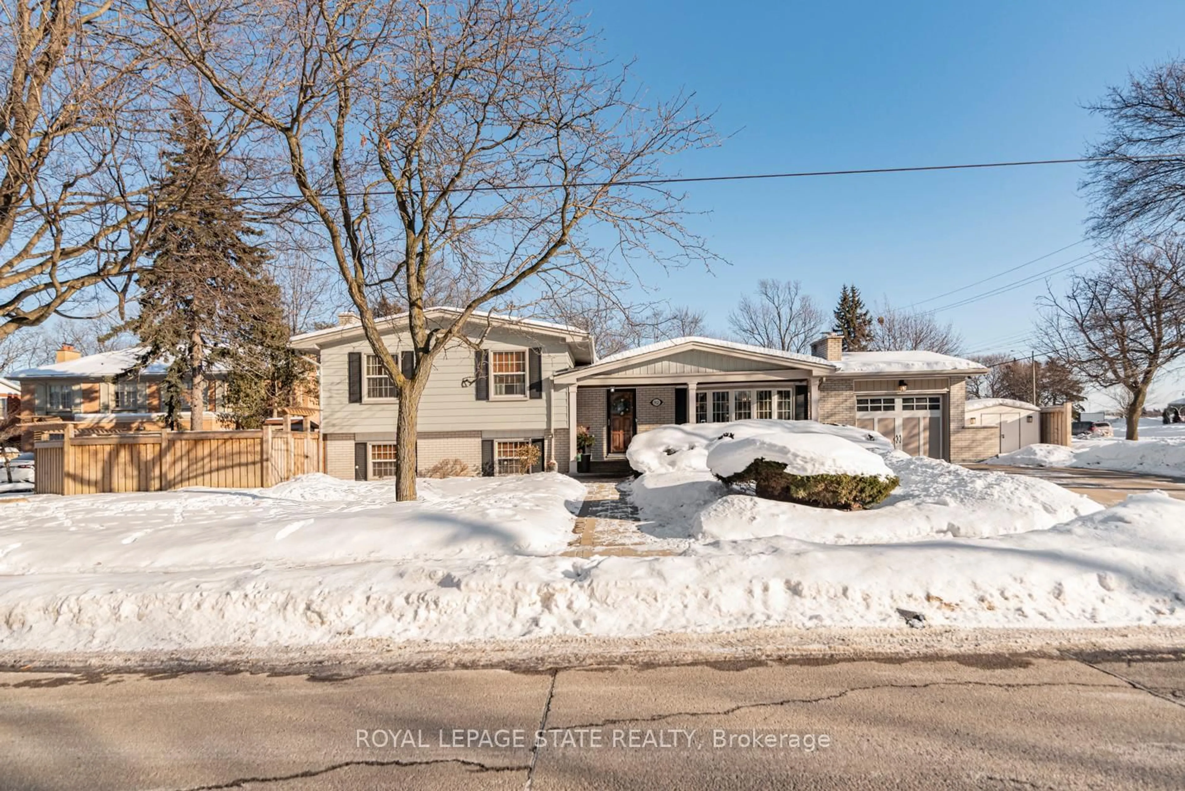 A pic from outside/outdoor area/front of a property/back of a property/a pic from drone, street for 92 Auchmar Rd, Hamilton Ontario L9C 1C5