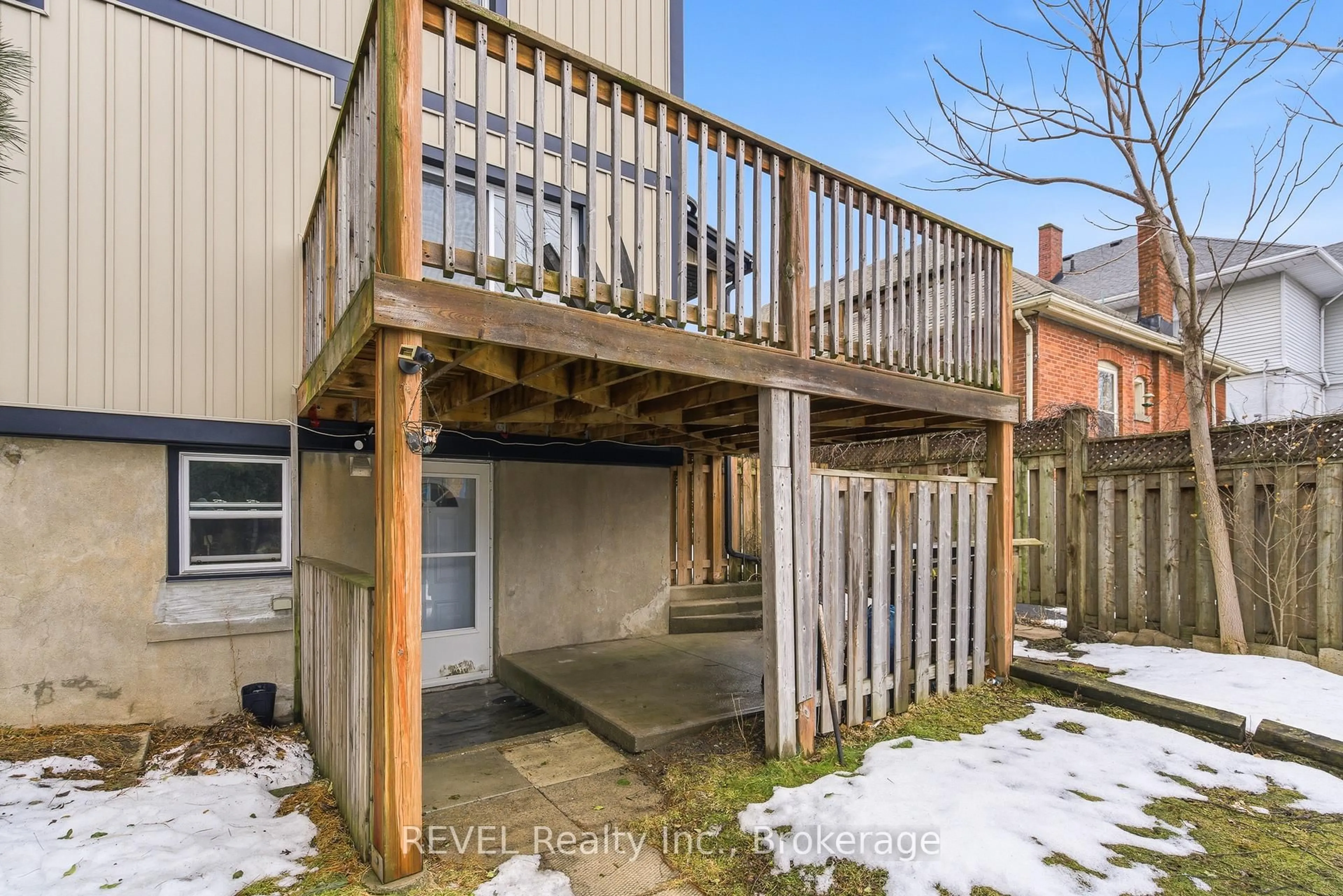 Patio, street for 184 Queenston St, St. Catharines Ontario L2R 2Z7