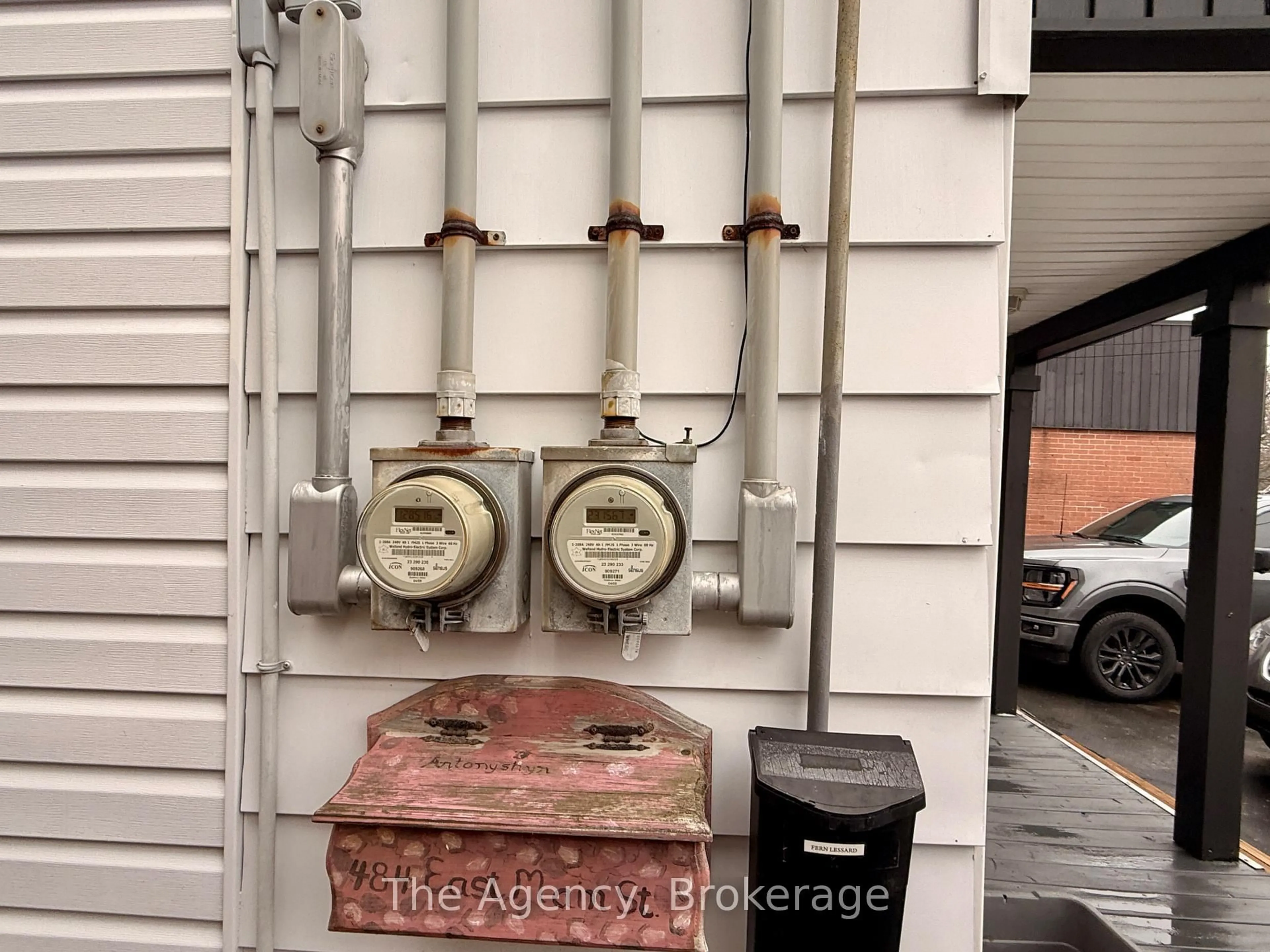 Unknown for 484 East Main St, Welland Ontario L3B 3X6