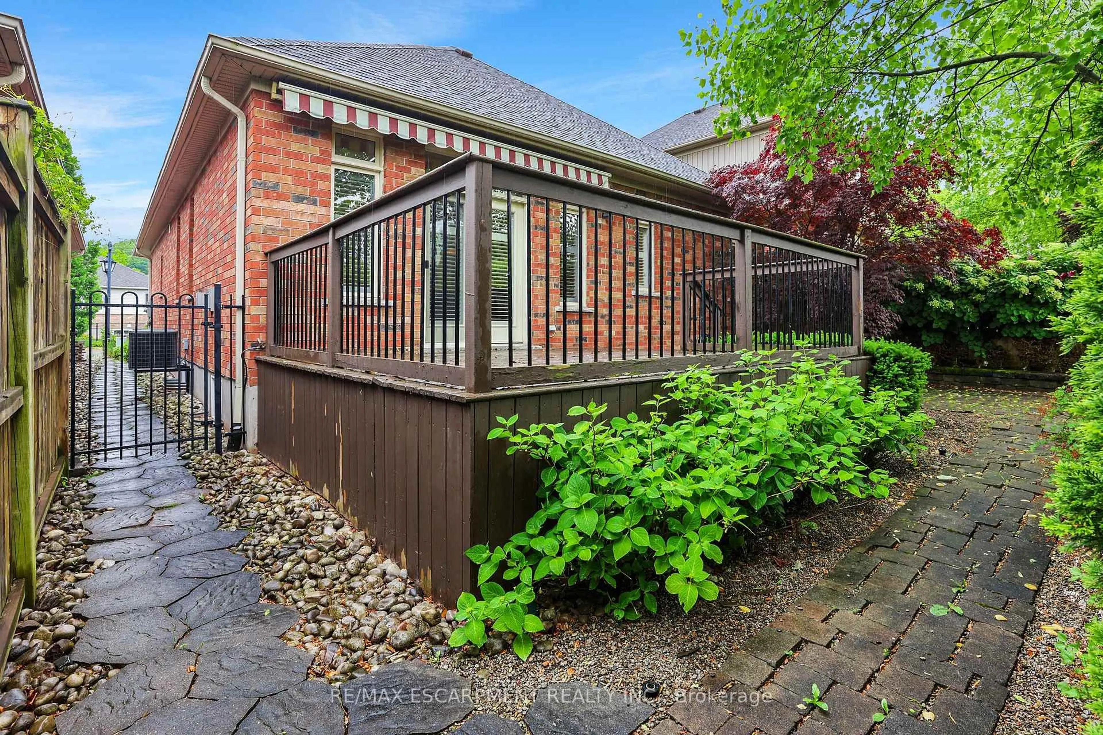 Patio, street for 8 Muscat Dr #4, Grimsby Ontario L3M 5S7