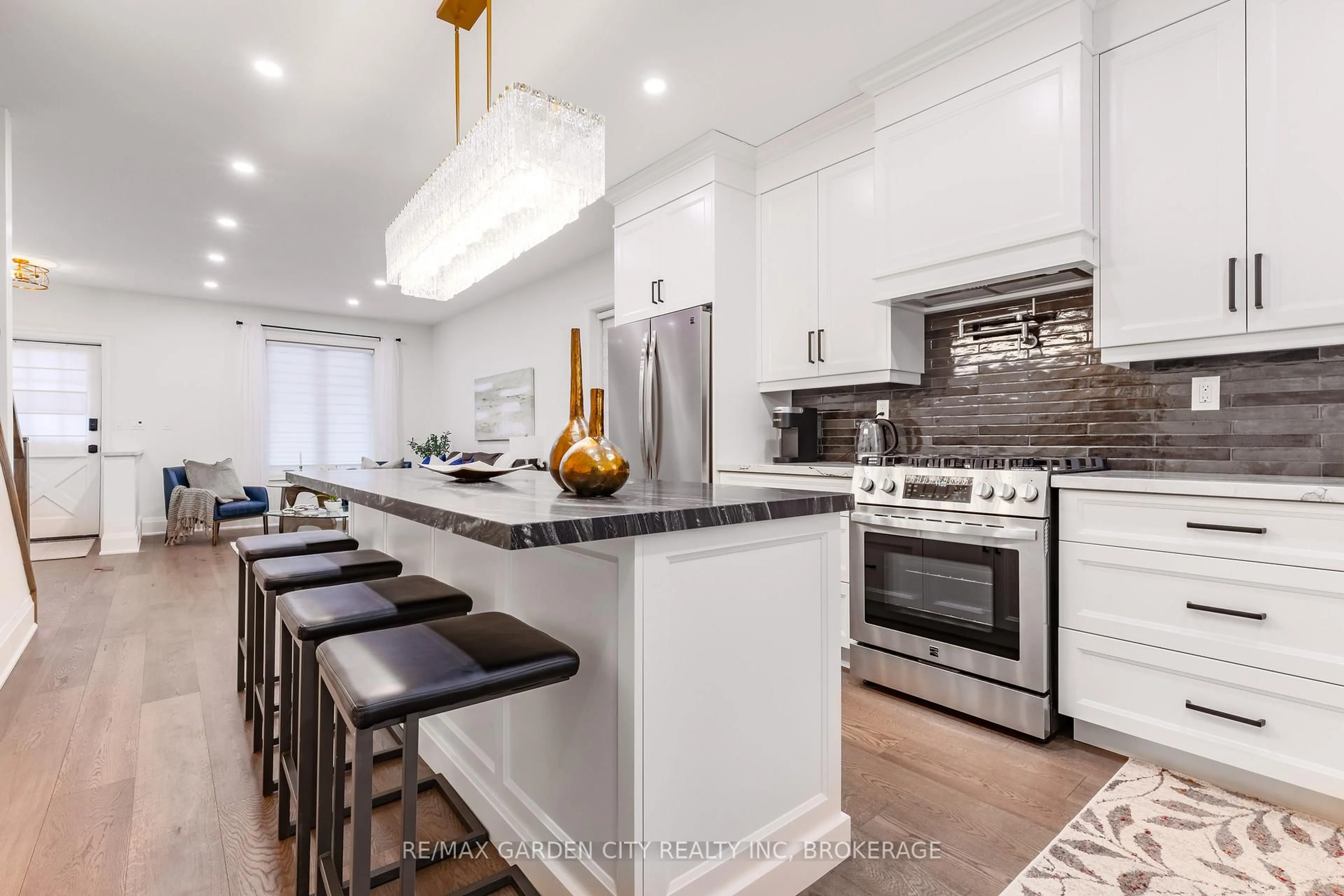 Open concept kitchen, ceramic/tile floor for 254 St Clair Blvd, Hamilton Ontario L8M 2P2