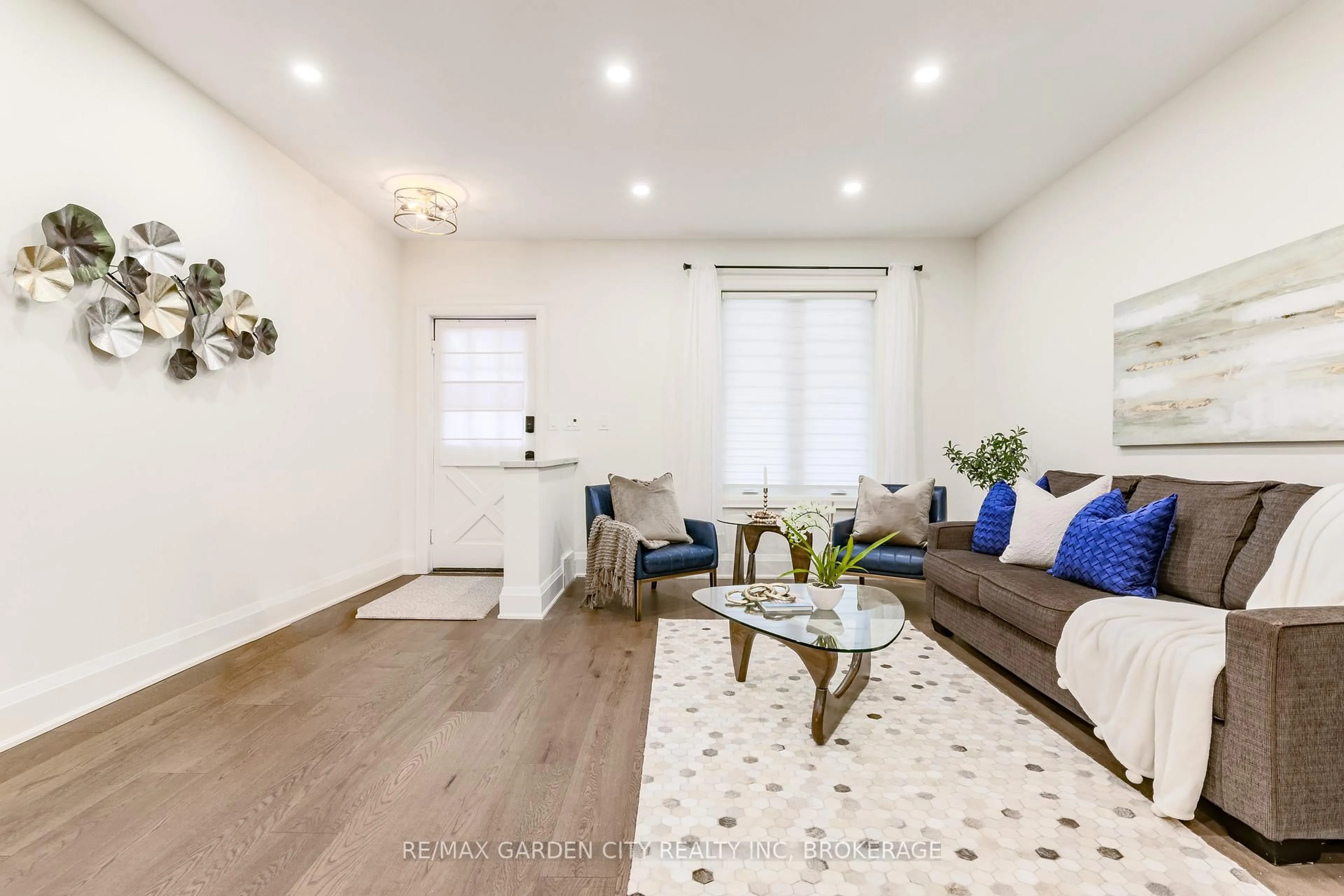 Living room with furniture, wood/laminate floor for 254 St Clair Blvd, Hamilton Ontario L8M 2P2