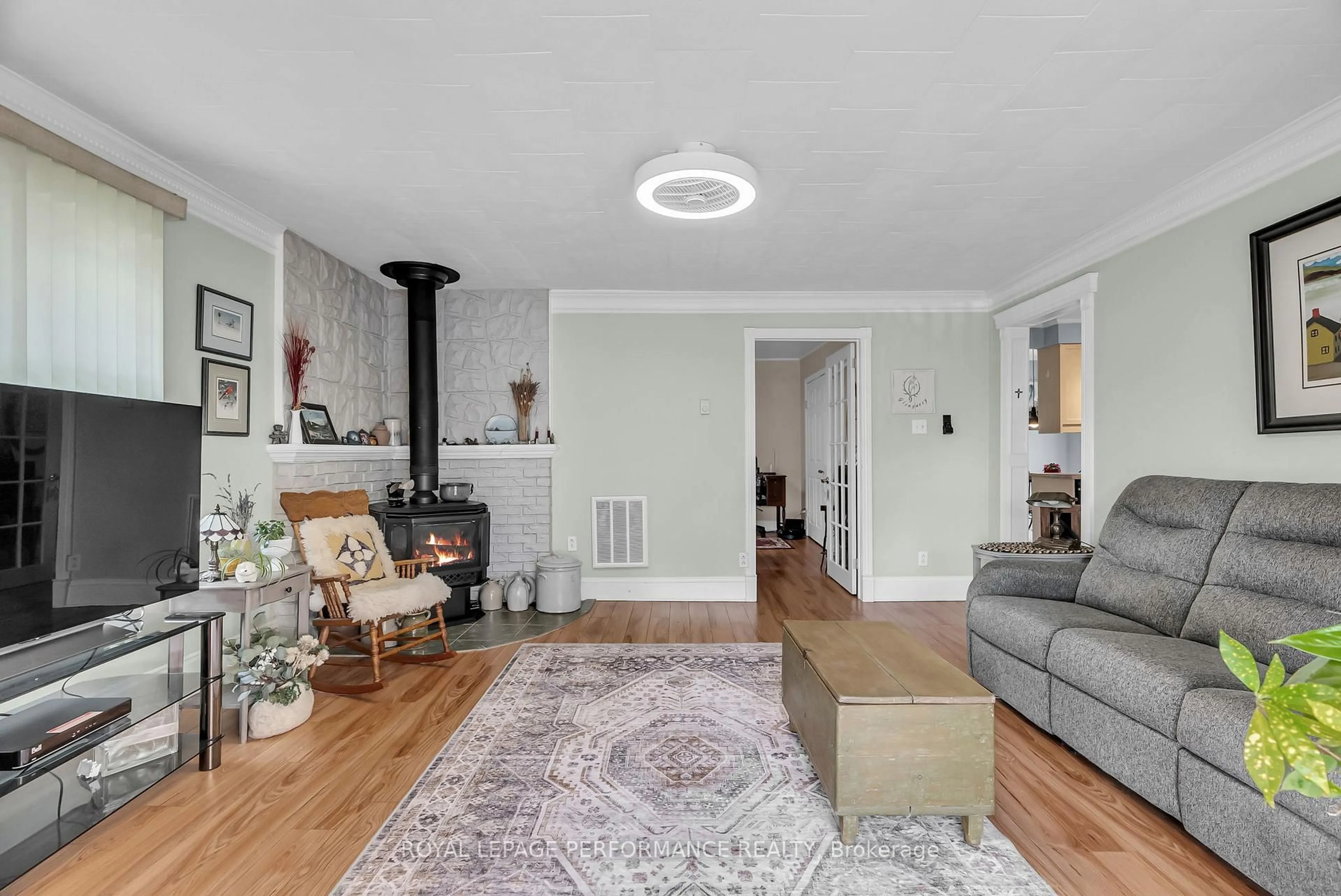 Living room with furniture, unknown for 21052 Birch Ave, South Glengarry Ontario K0C 1N0