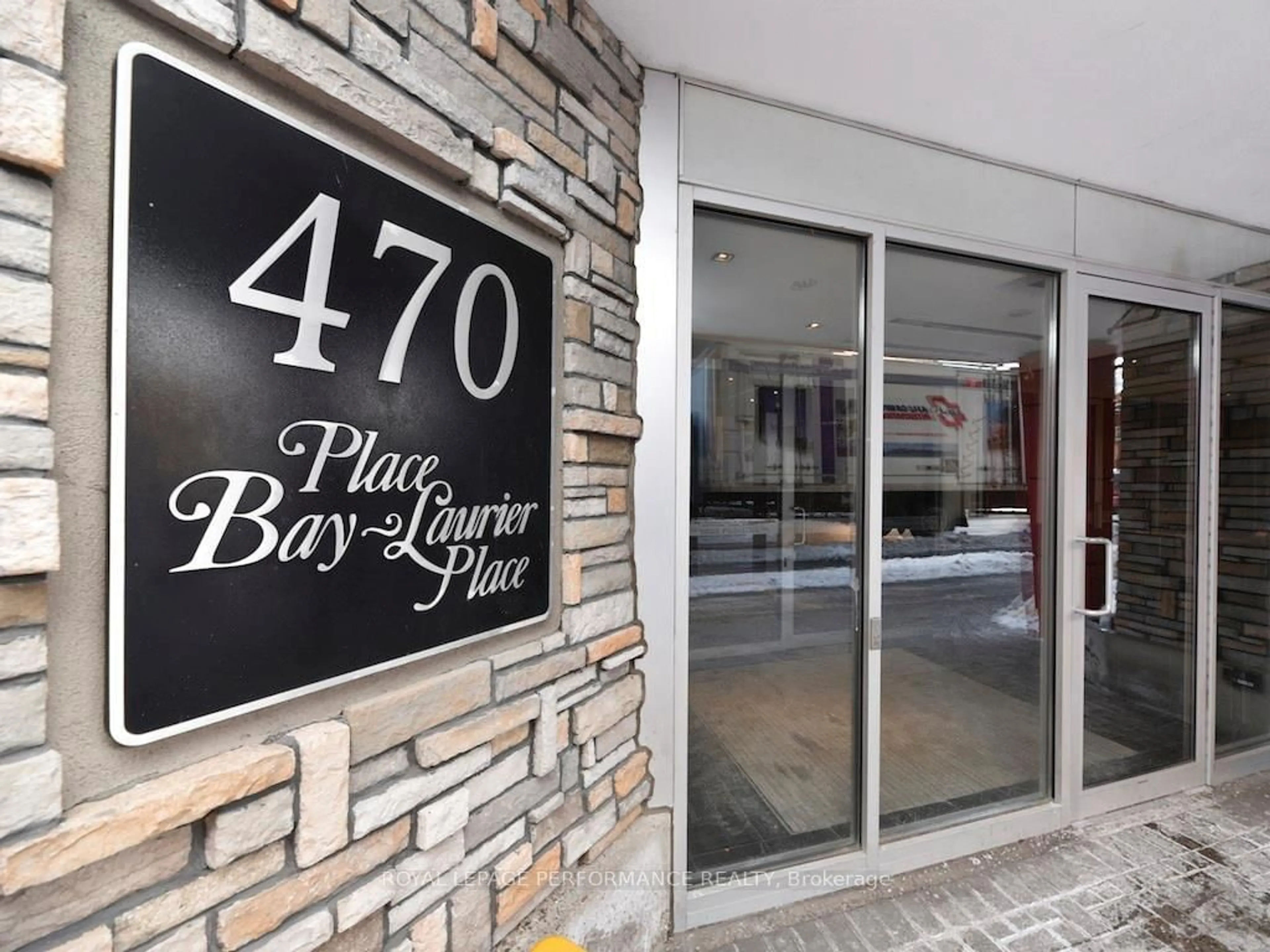 Indoor foyer for 470 Laurier Ave #1701, Ottawa Ontario K1R 7W9