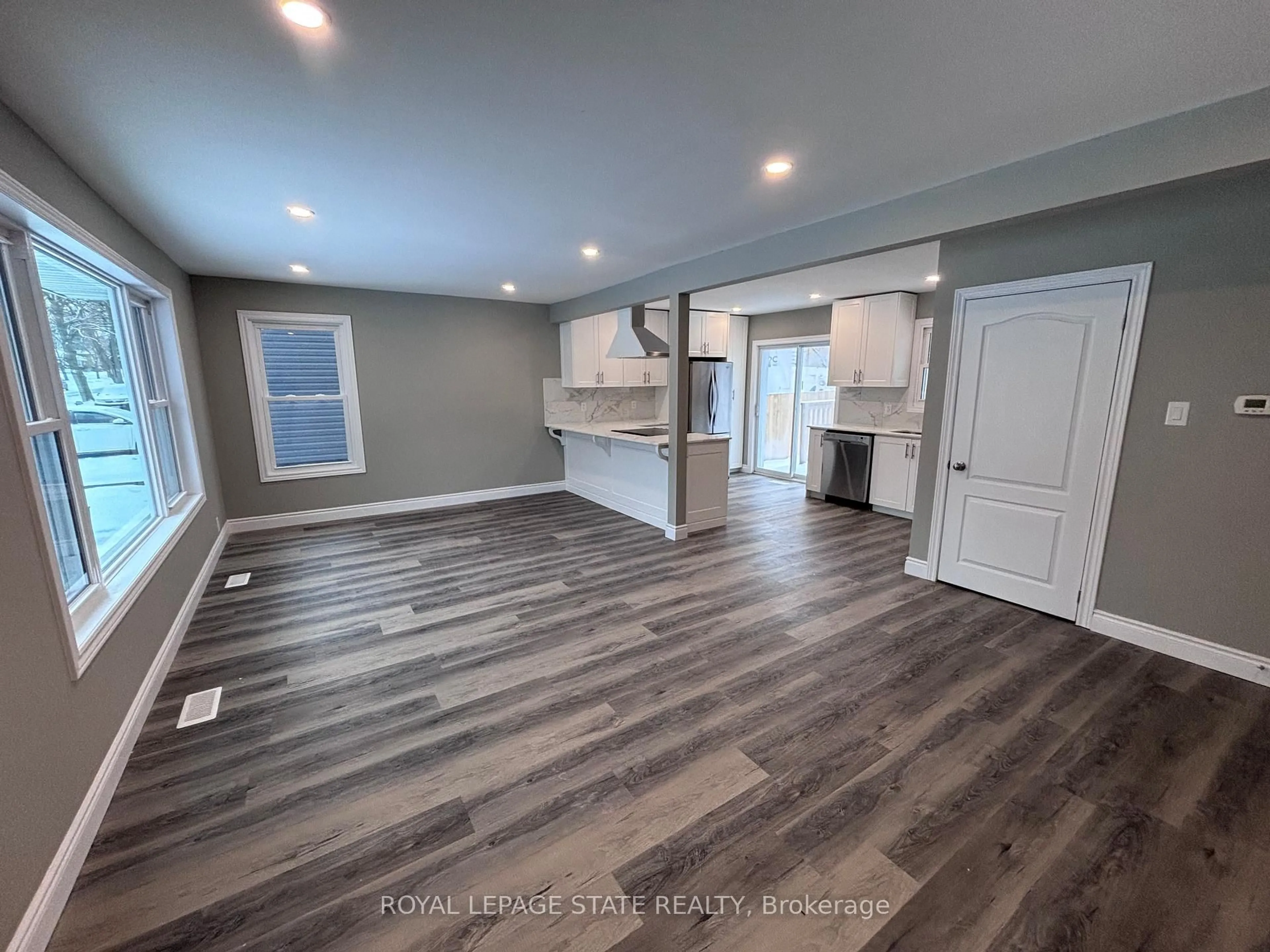 Open concept kitchen, unknown for 300 East 43rd St, Hamilton Ontario L8T 3C7