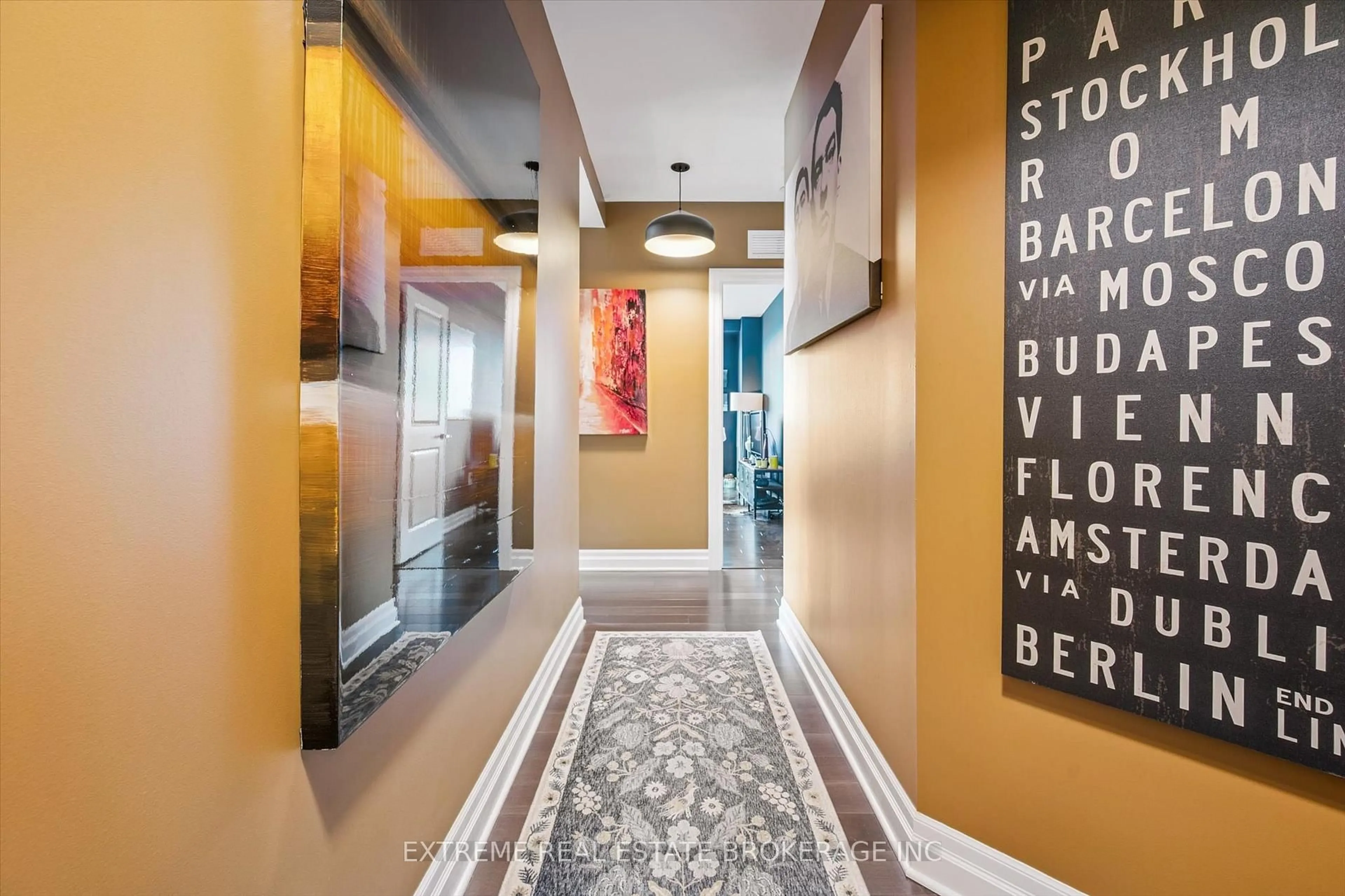 Indoor foyer for 160 Macdonell St #1407, Guelph Ontario N1H 0A9