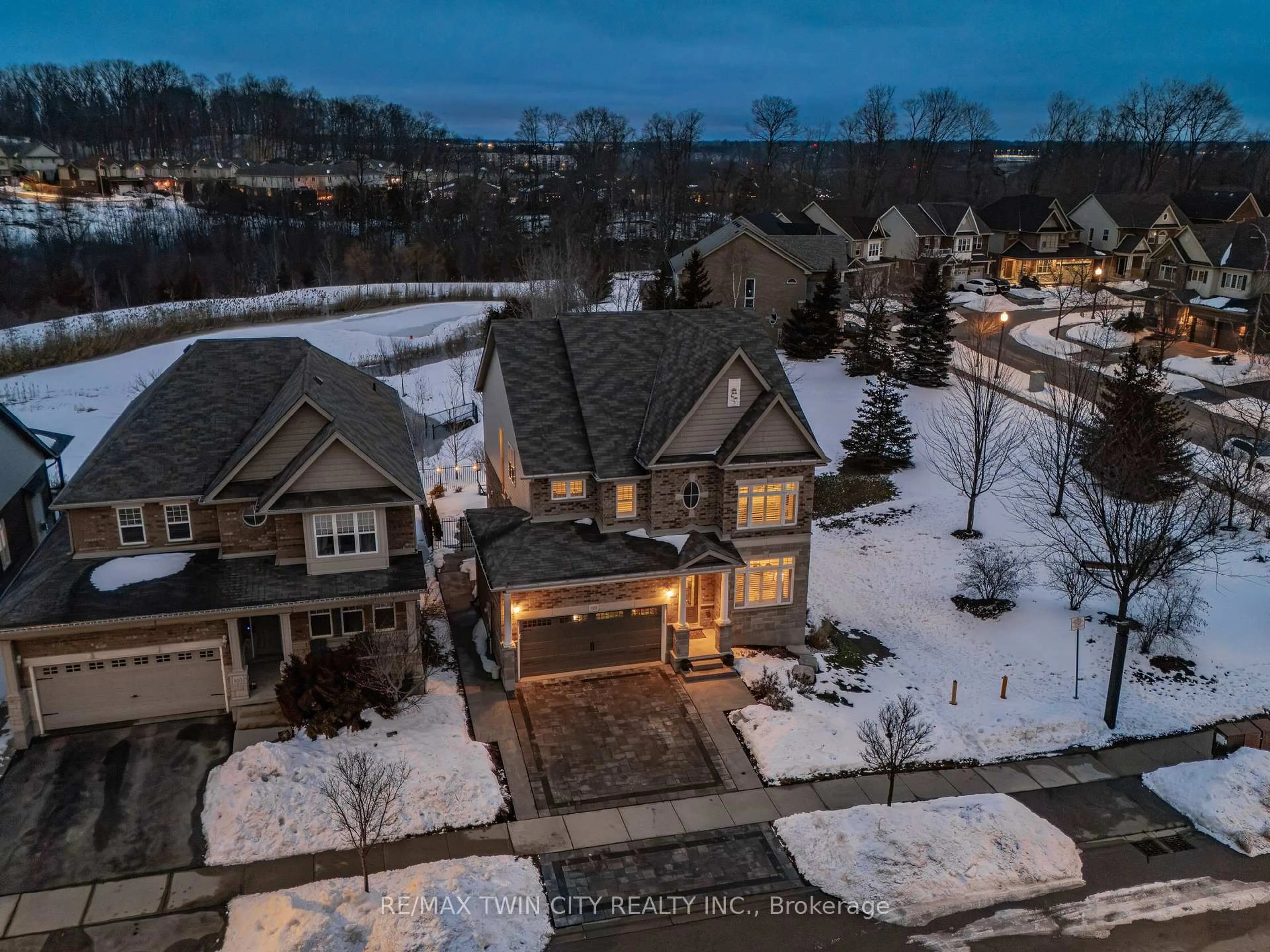 A pic from outside/outdoor area/front of a property/back of a property/a pic from drone, unknown for 107 Janine St, Kitchener Ontario N2A 4M1