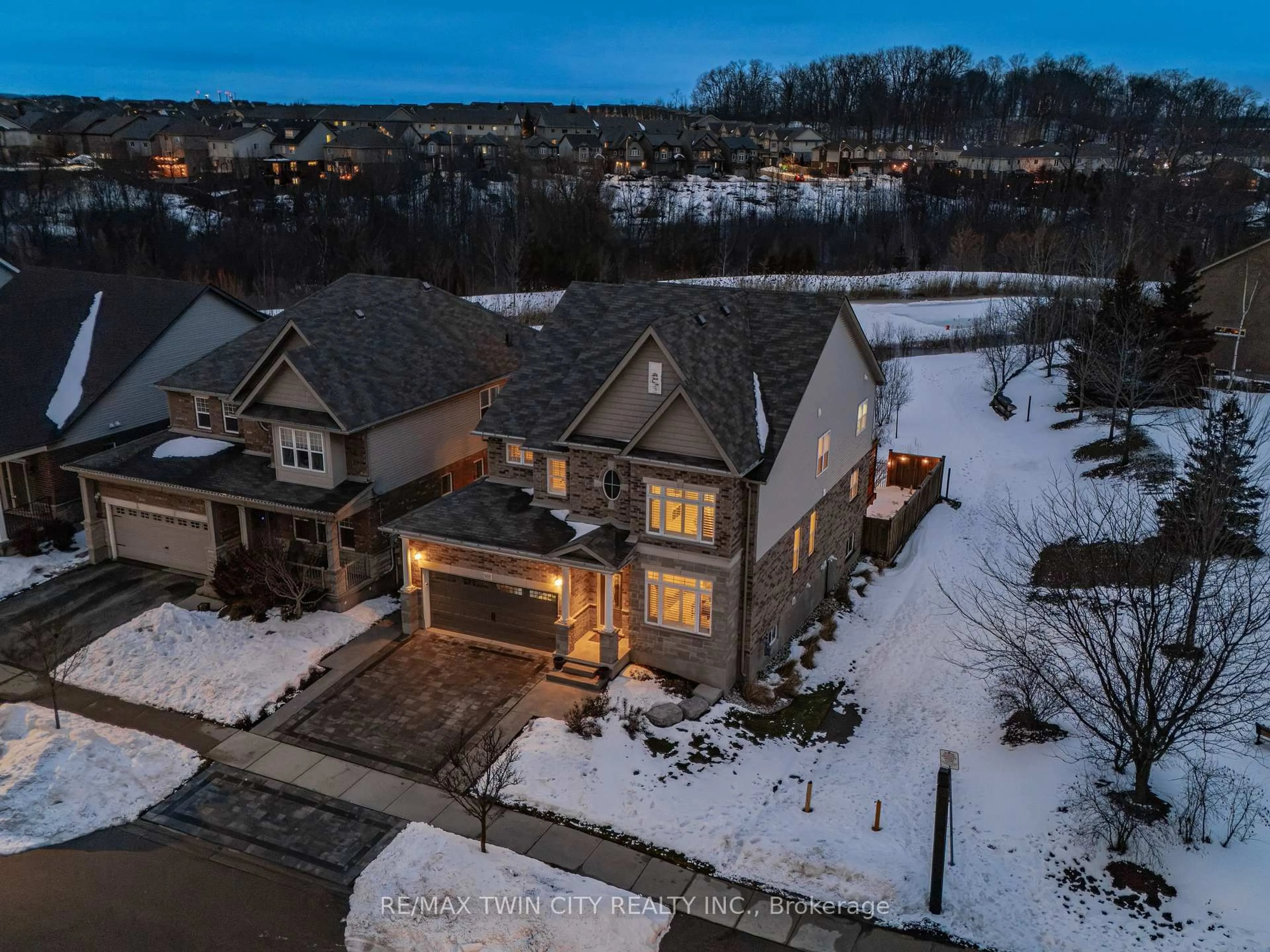 A pic from outside/outdoor area/front of a property/back of a property/a pic from drone, street for 107 Janine St, Kitchener Ontario N2A 4M1