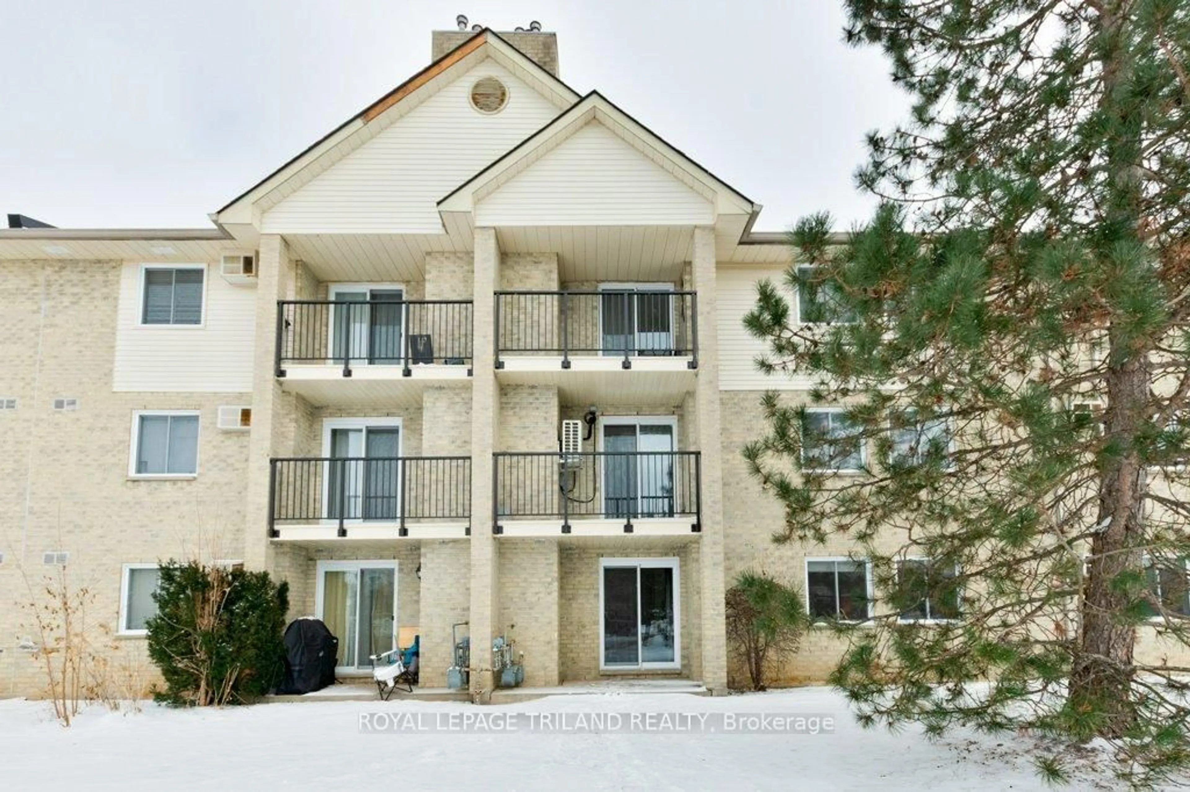 Patio, building for 729 Deveron Cres #104, London South Ontario N5Z 4X5