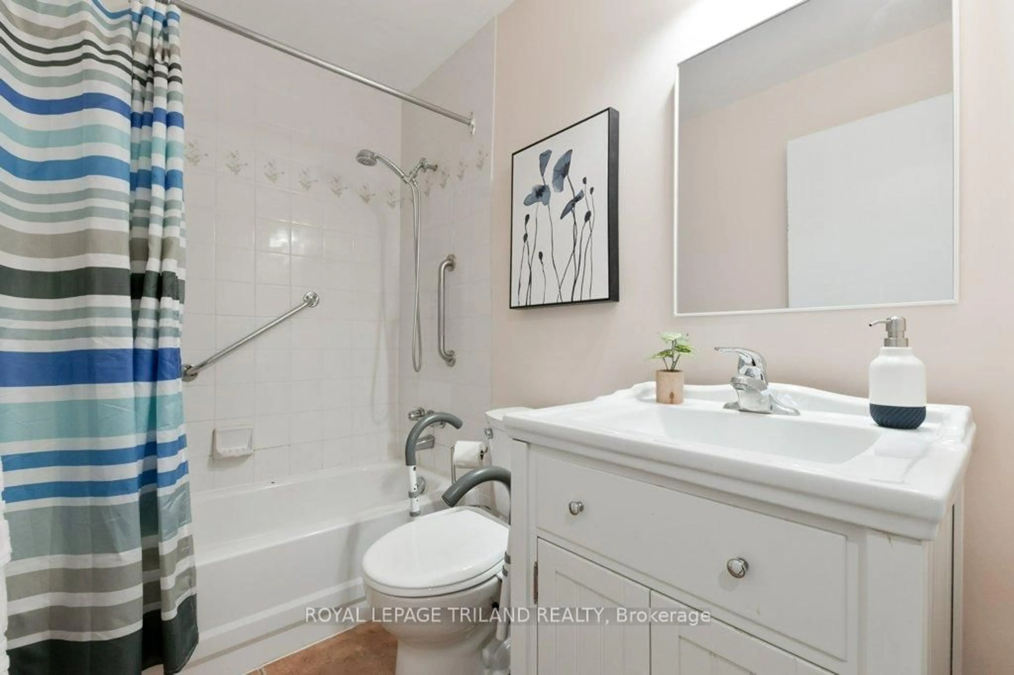 Standard bathroom, ceramic/tile floor for 729 Deveron Cres #104, London South Ontario N5Z 4X5