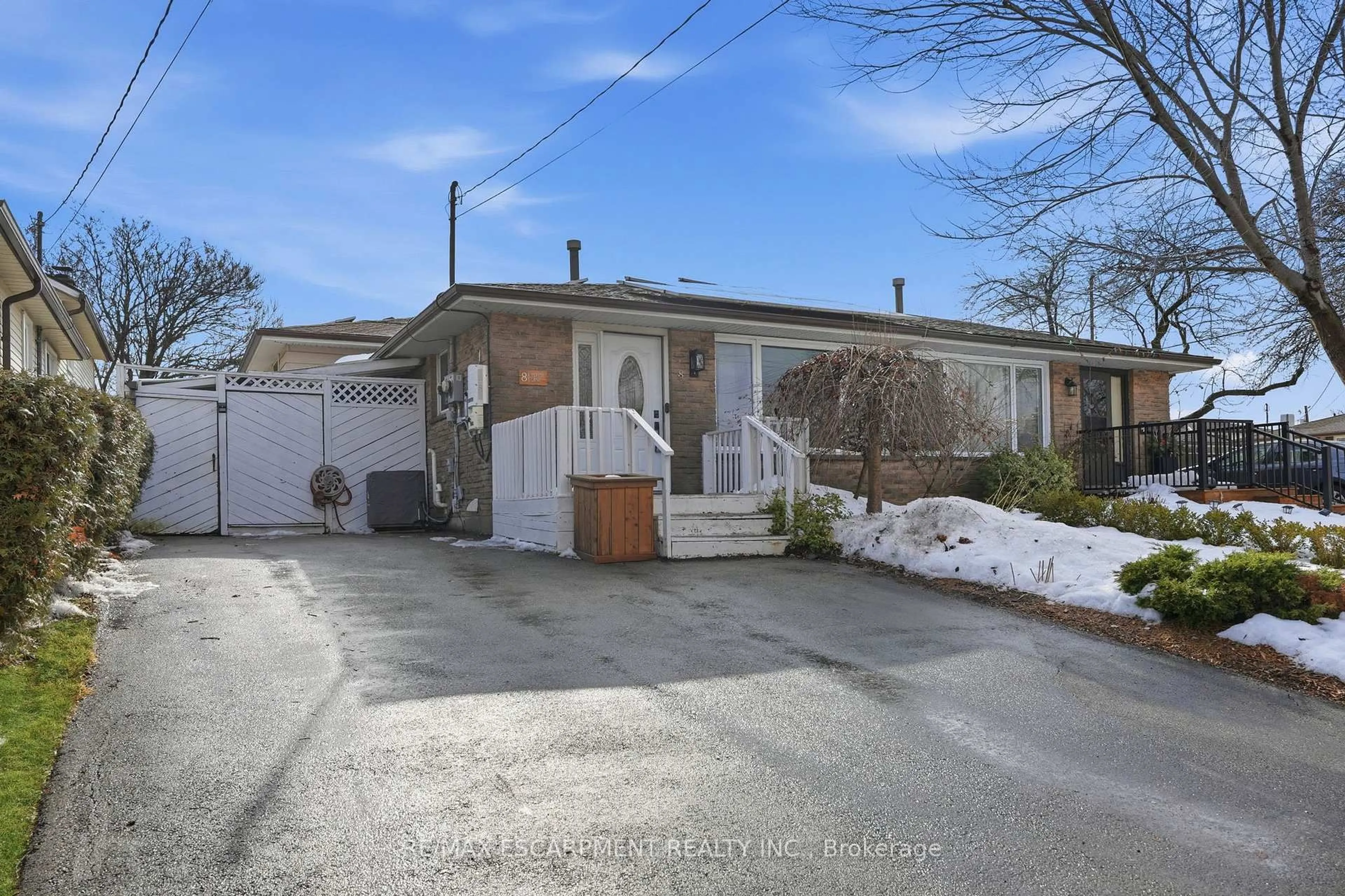 A pic from outside/outdoor area/front of a property/back of a property/a pic from drone, street for 8 Elmore Dr, Hamilton Ontario L8W 1T6