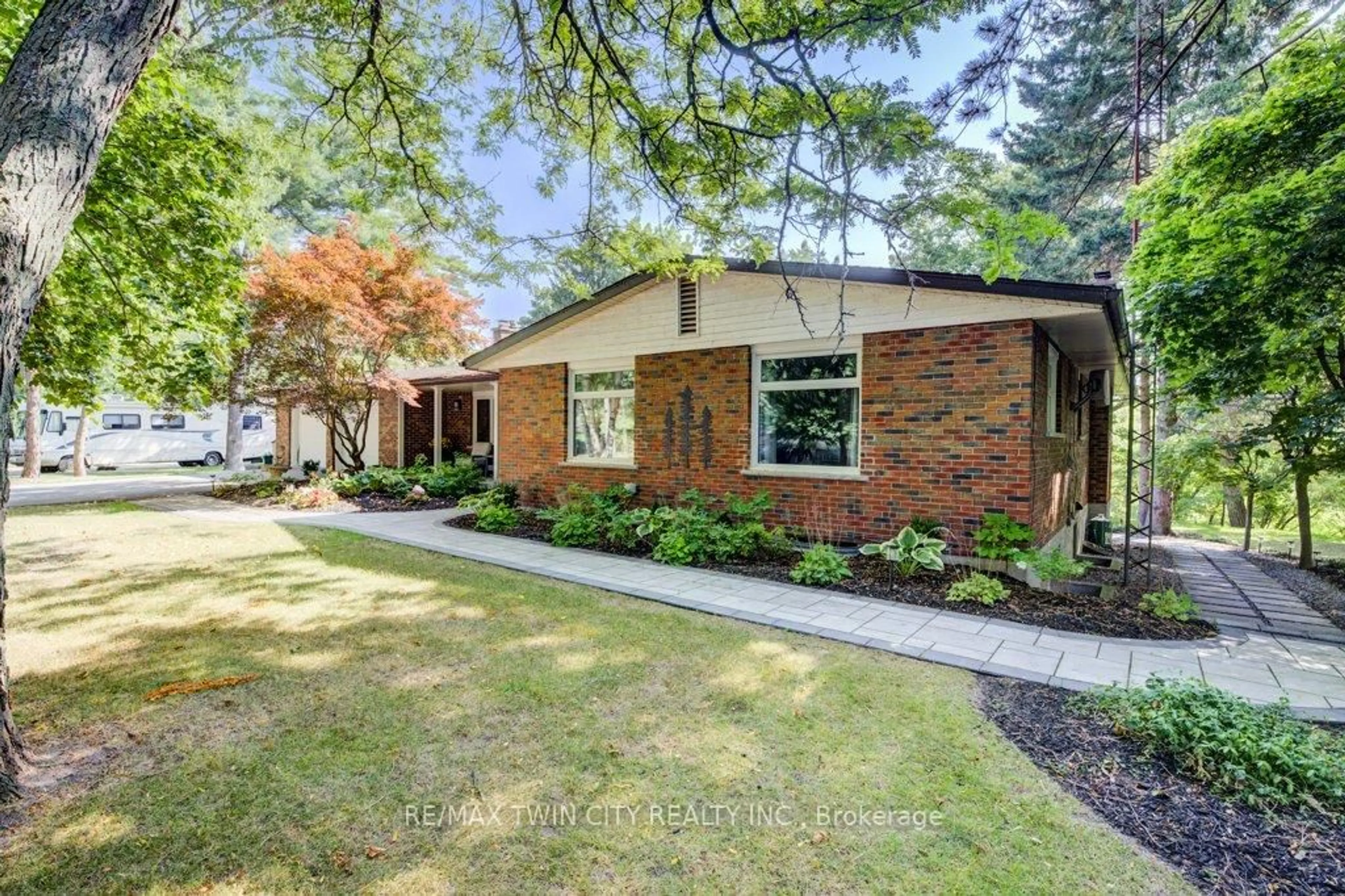 Home with brick exterior material, street for 2080 Beaverdale Rd, Cambridge Ontario N3H 4R7