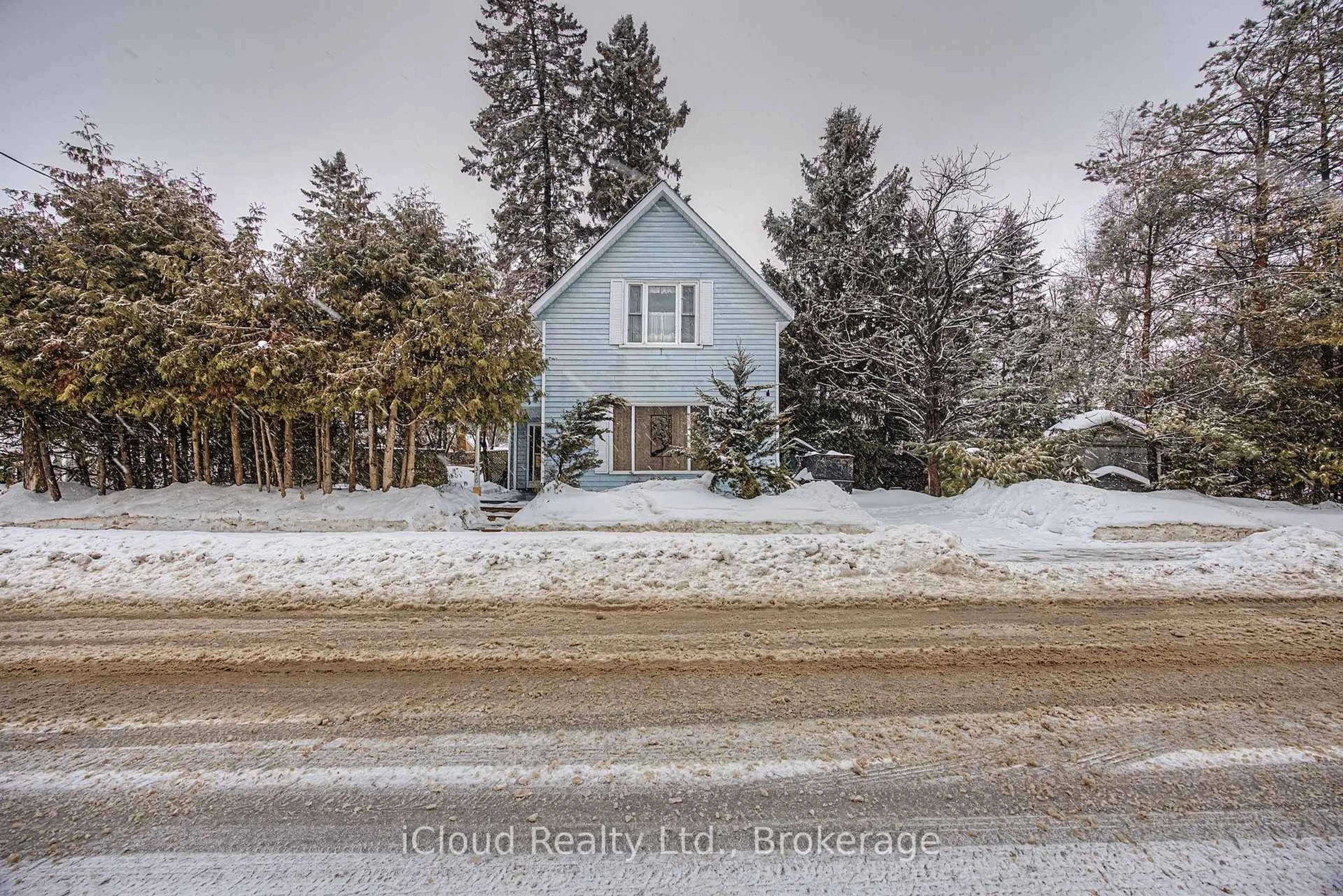 A pic from outside/outdoor area/front of a property/back of a property/a pic from drone, street for 316 Gordon St, Shelburne Ontario L0N 1S1