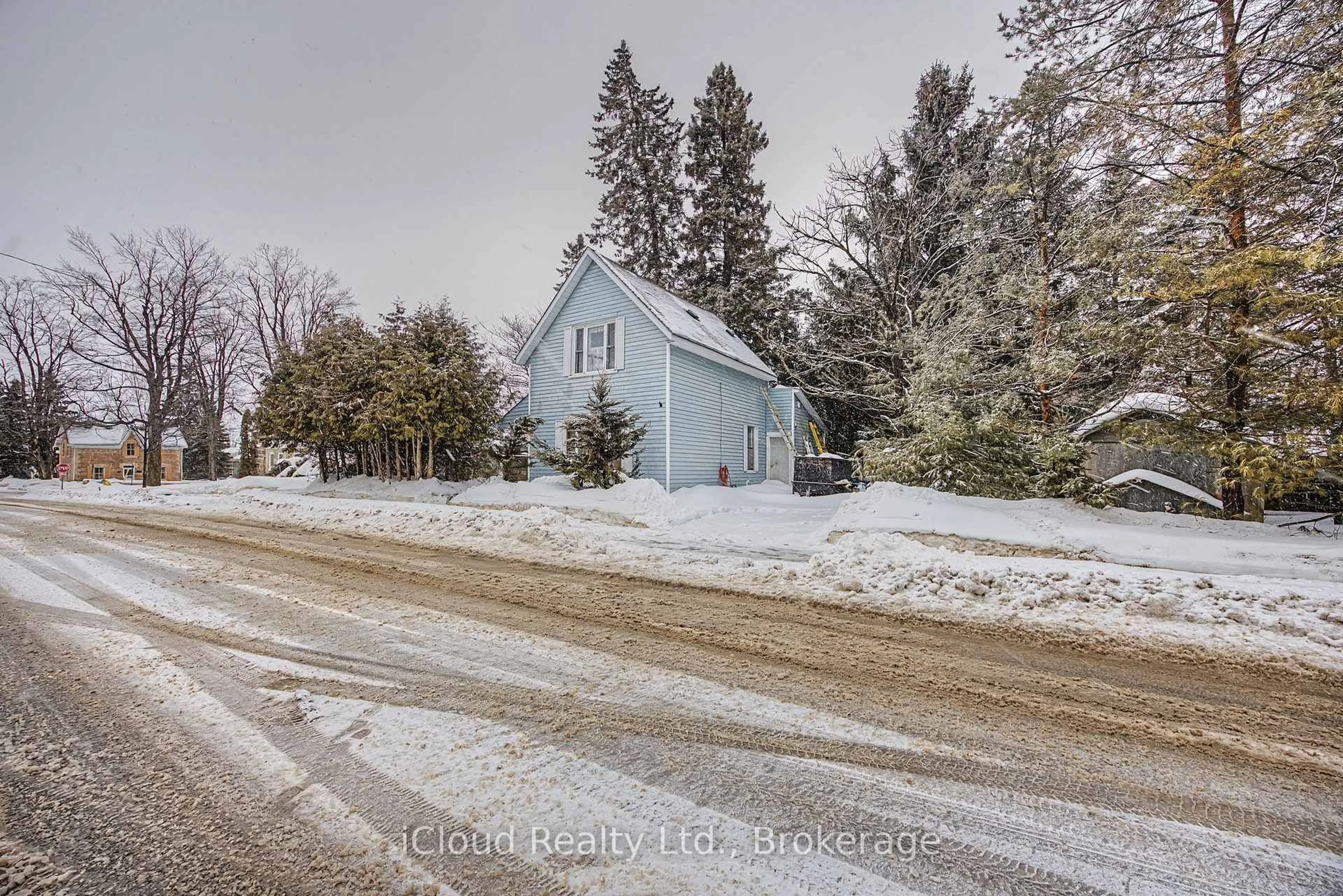 A pic from outside/outdoor area/front of a property/back of a property/a pic from drone, street for 316 Gordon St, Shelburne Ontario L0N 1S1