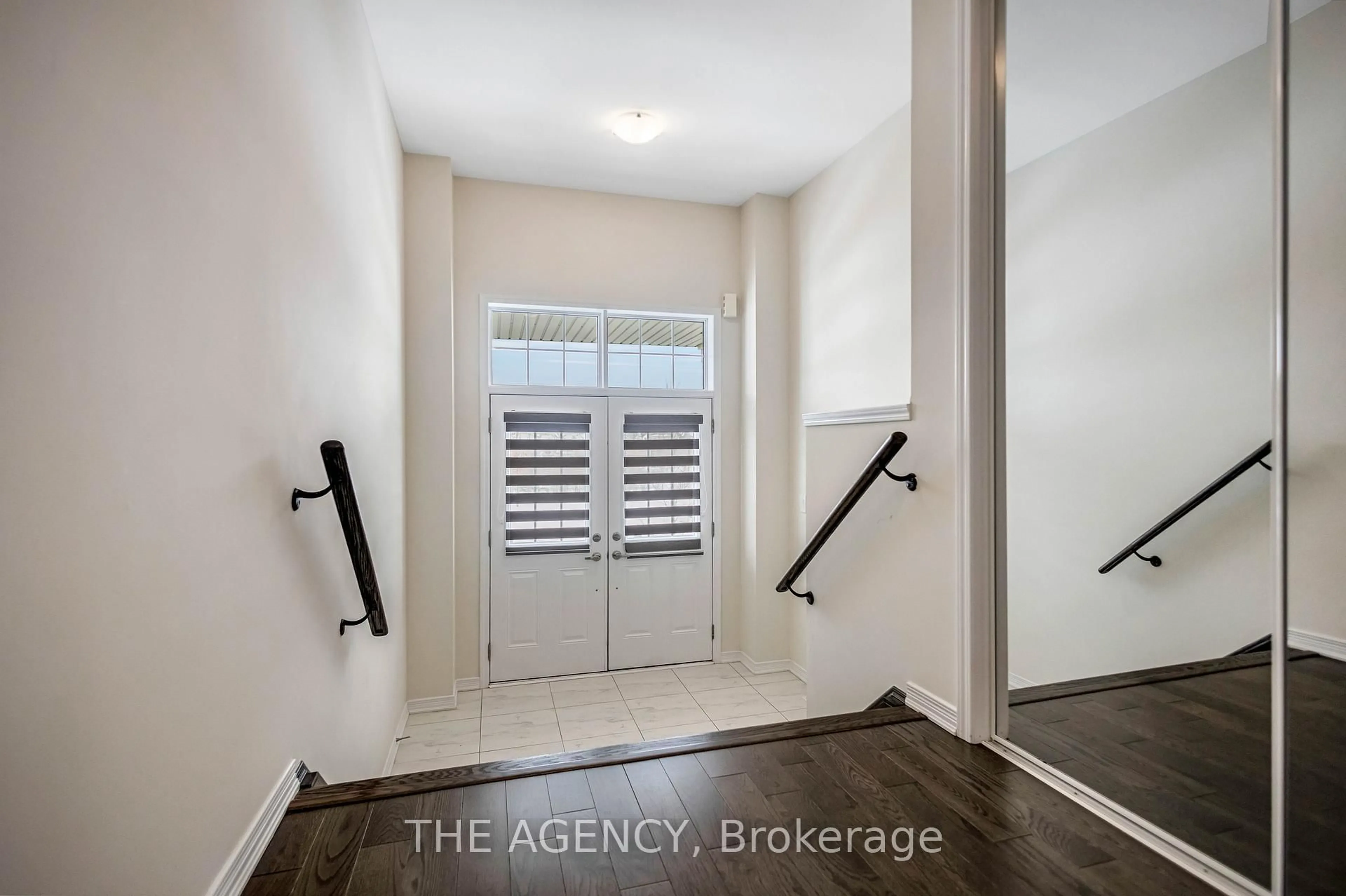 Indoor entryway for 36 MacLachlan Ave, Haldimand Ontario N3W 0C5