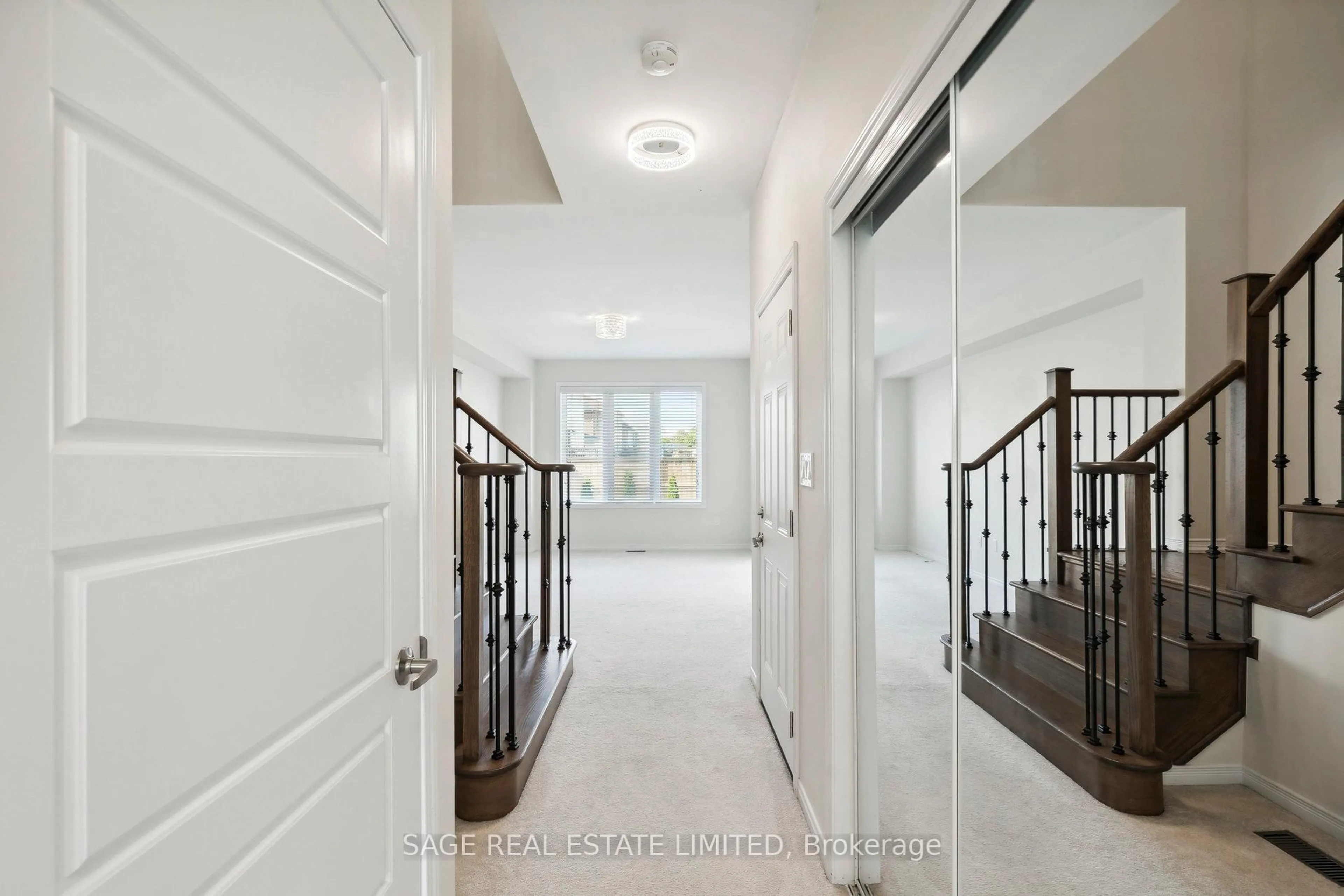Indoor entryway for 5 Legacy Lane, Thorold Ontario L3B 5N5