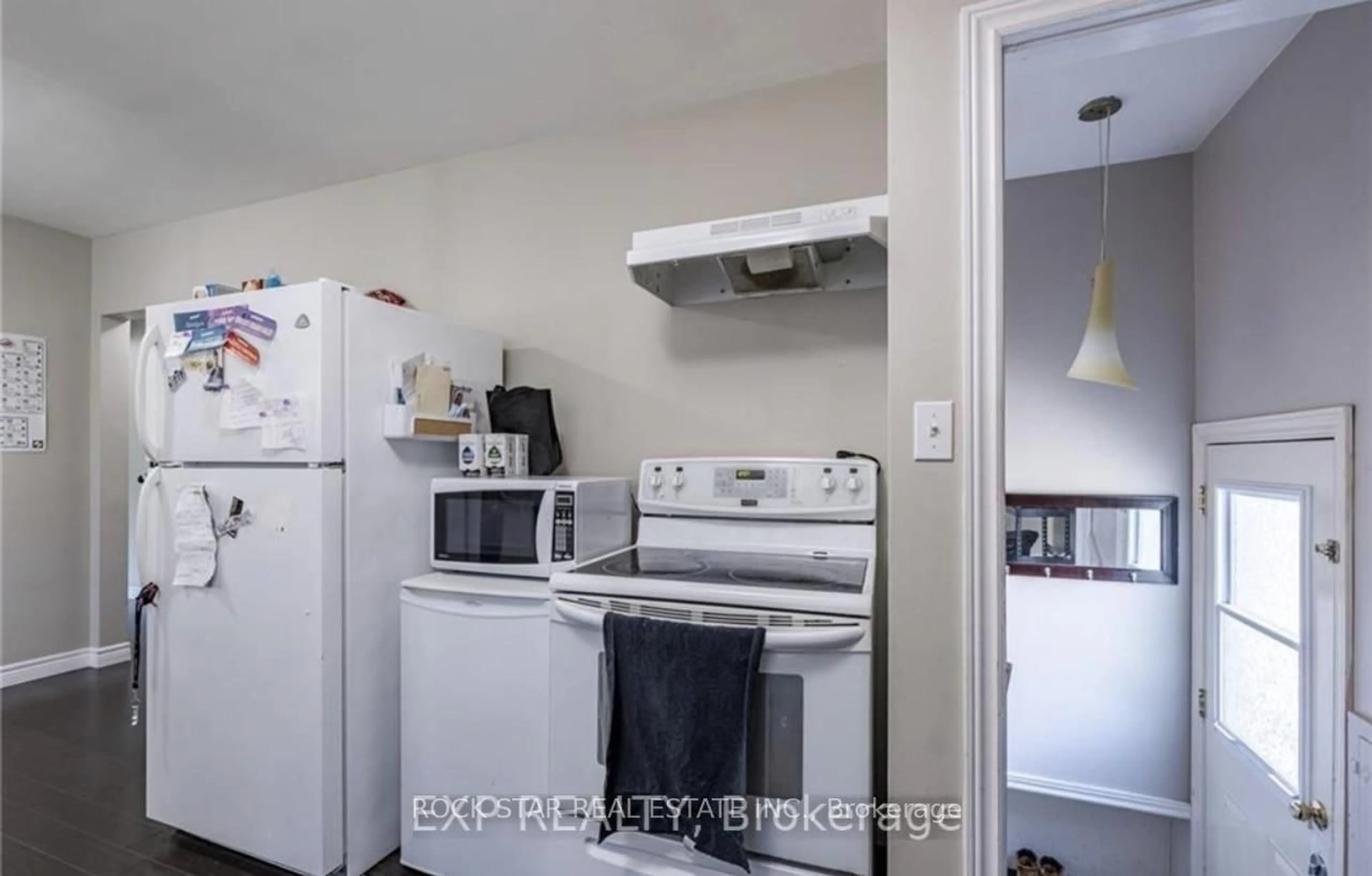 Standard kitchen, unknown for 25 Warkdale Dr, St. Catharines Ontario L2T 2V8