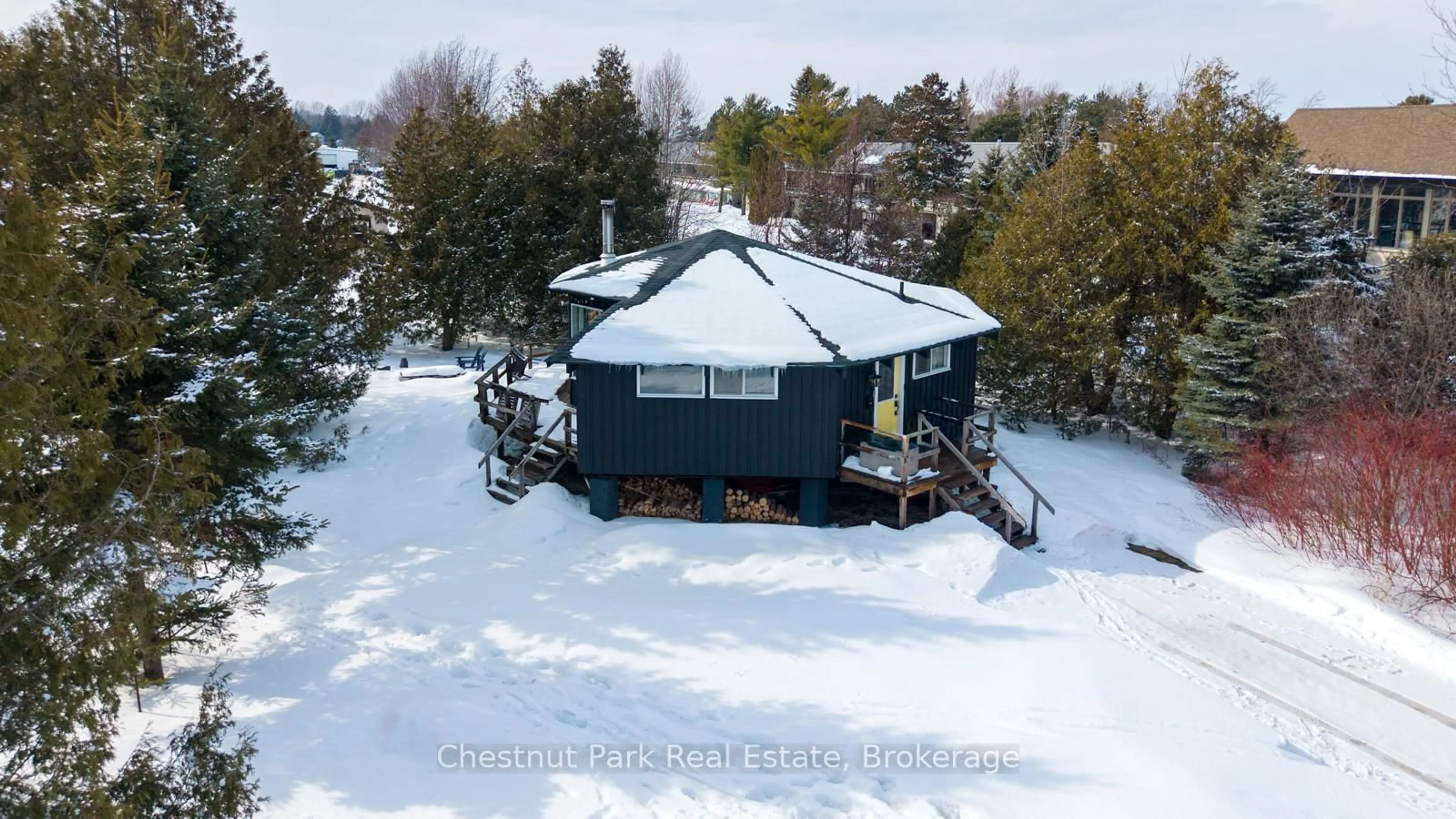 A pic from outside/outdoor area/front of a property/back of a property/a pic from drone, unknown for 158 Wensley Dr, Blue Mountains Ontario N0H 1J0
