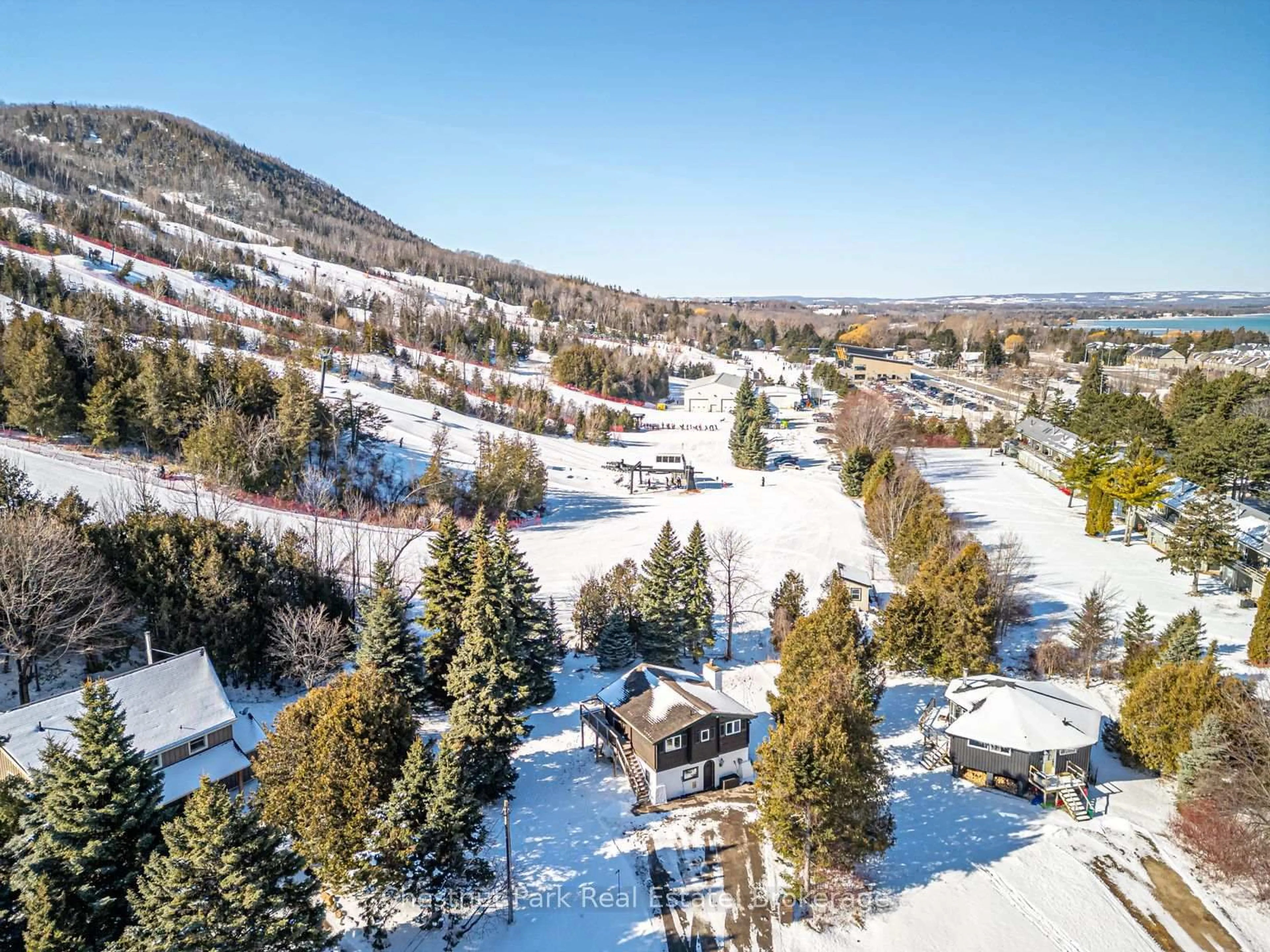 A pic from outside/outdoor area/front of a property/back of a property/a pic from drone, mountain view for 158 Wensley Dr, Blue Mountains Ontario N0H 1J0