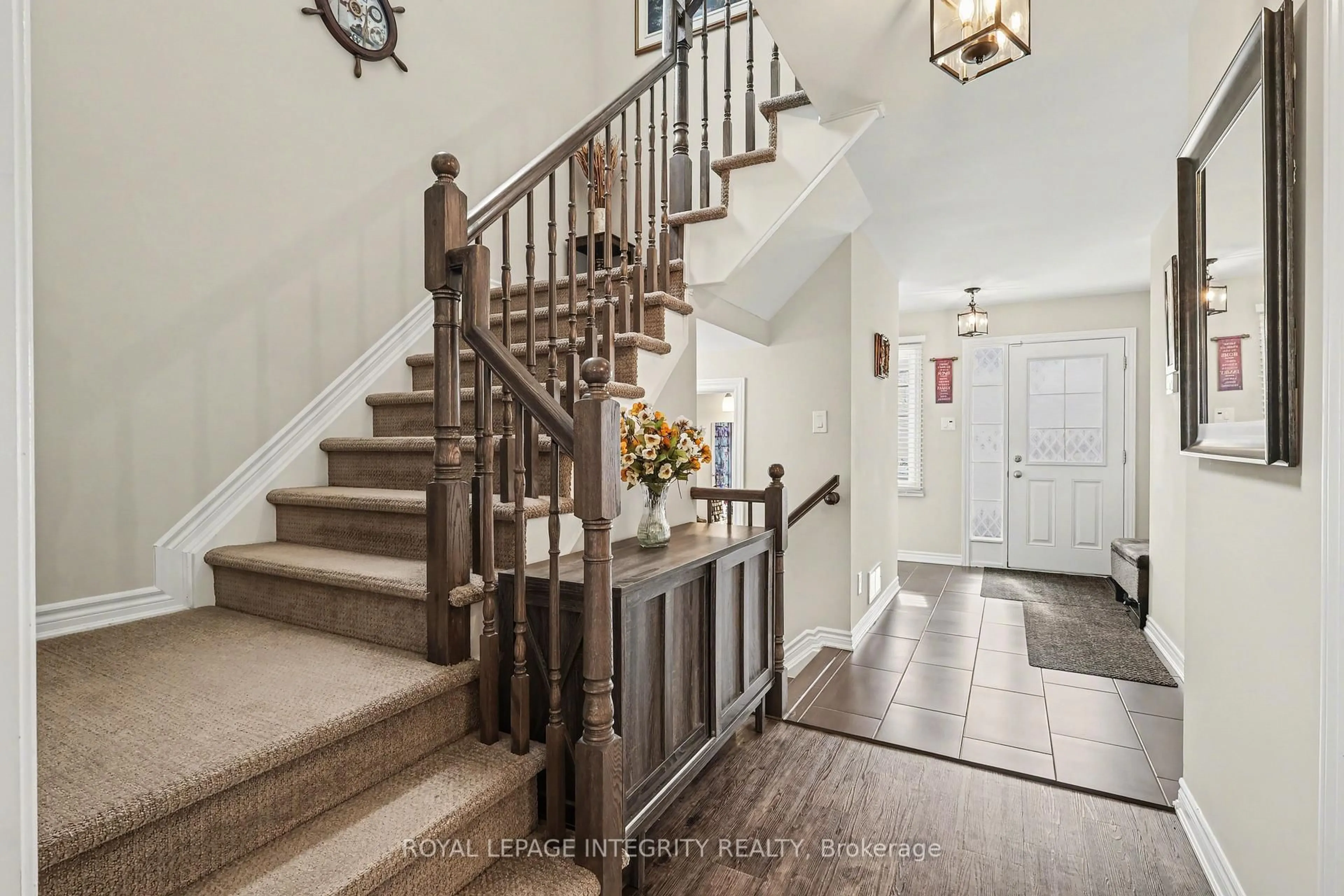 Indoor entryway for 536 Arum Terr, Ottawa Ontario K4A 1E6