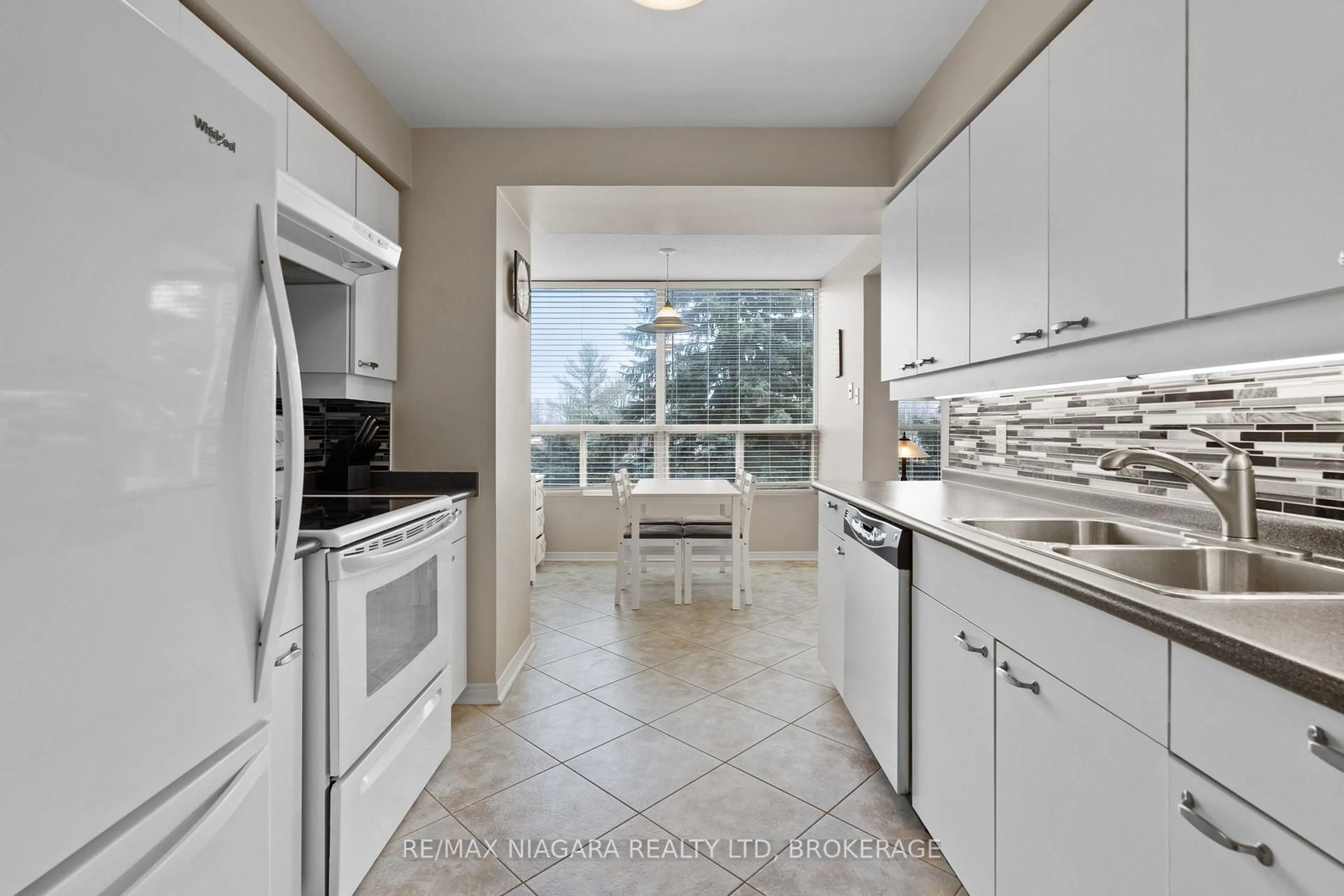 Unknown for 5100 Dorchester Rd #402, Niagara Falls Ontario L2E 7H4