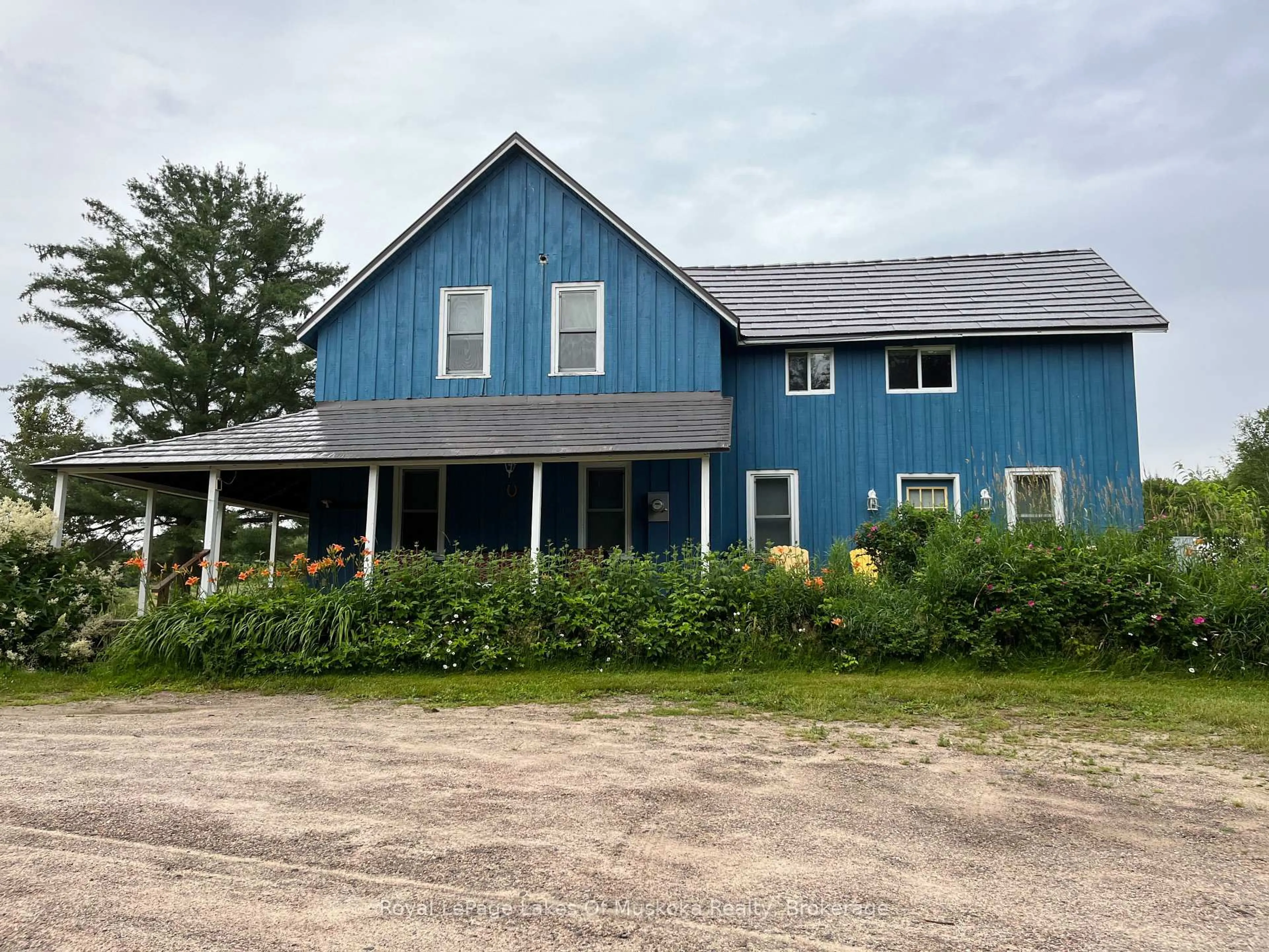 A pic from outside/outdoor area/front of a property/back of a property/a pic from drone, building for 2245 Ahmic Lake Rd, Magnetawan Ontario P0A 1P0