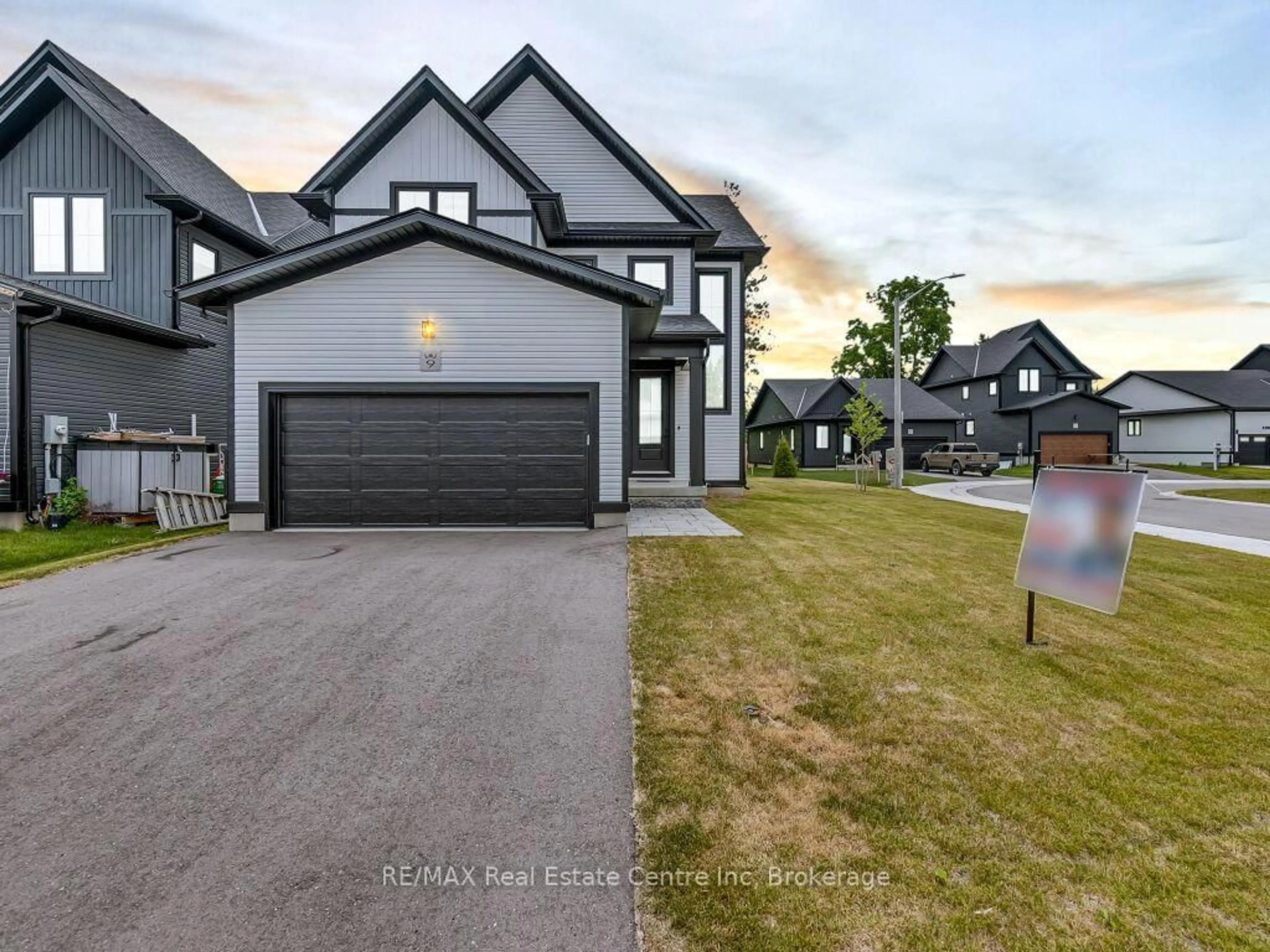 Unknown for 297 WHITING St #9, Ingersoll Ontario N5C 0E6