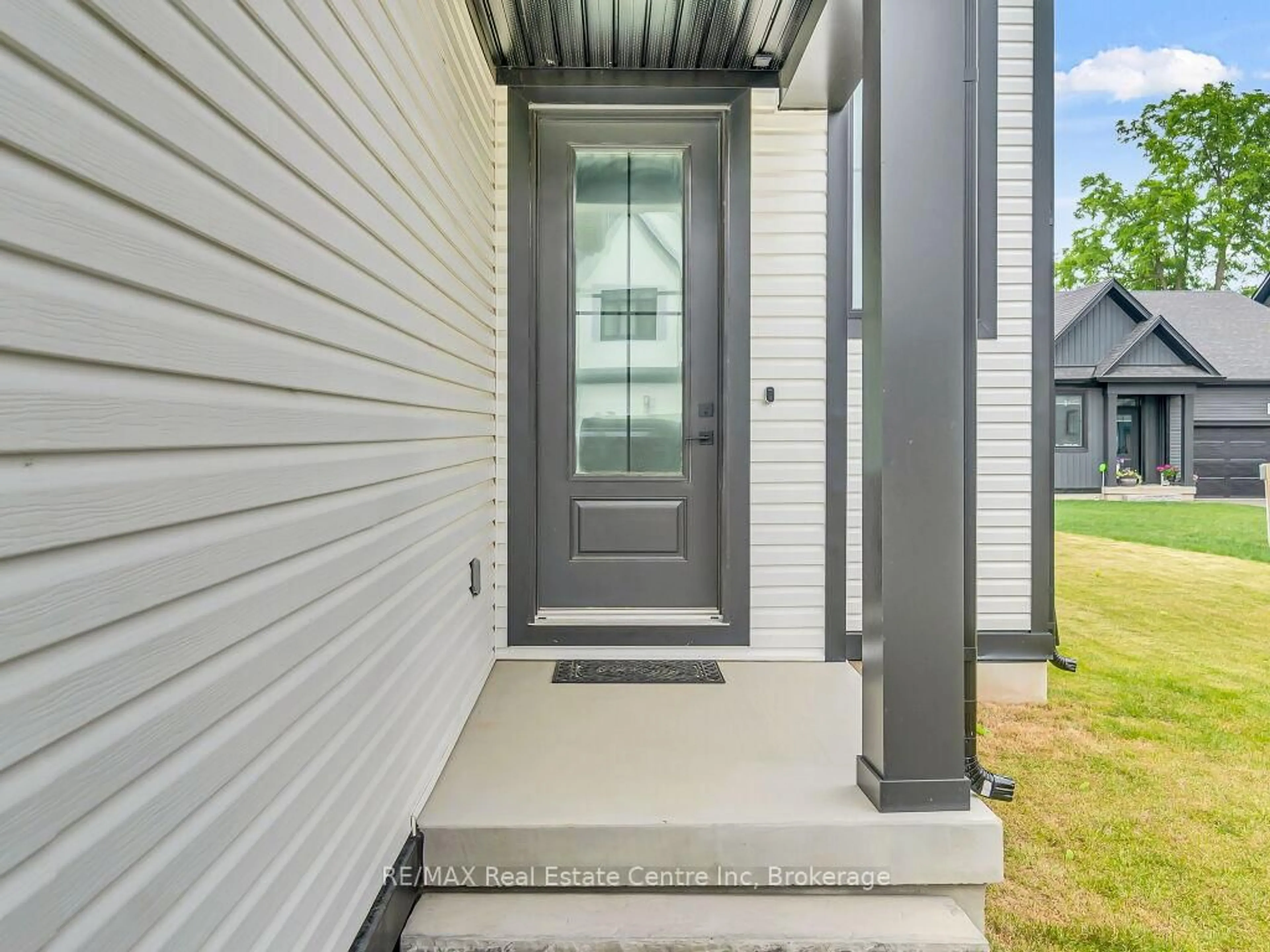 Indoor entryway for 297 WHITING St #9, Ingersoll Ontario N5C 0E6