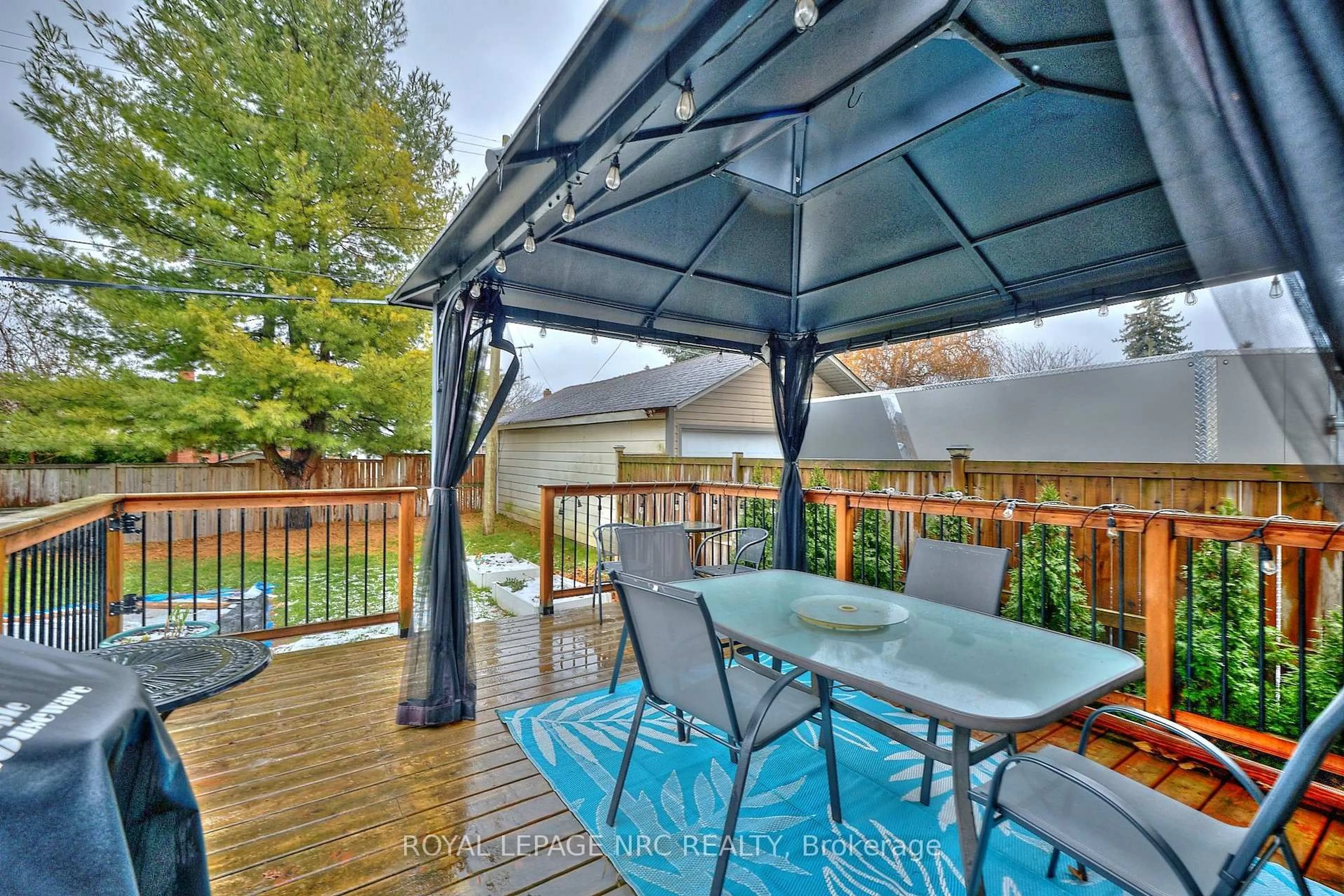 Patio, water/lake/river/ocean view for 40 Shakespeare Ave, St. Catharines Ontario L2R 6M6